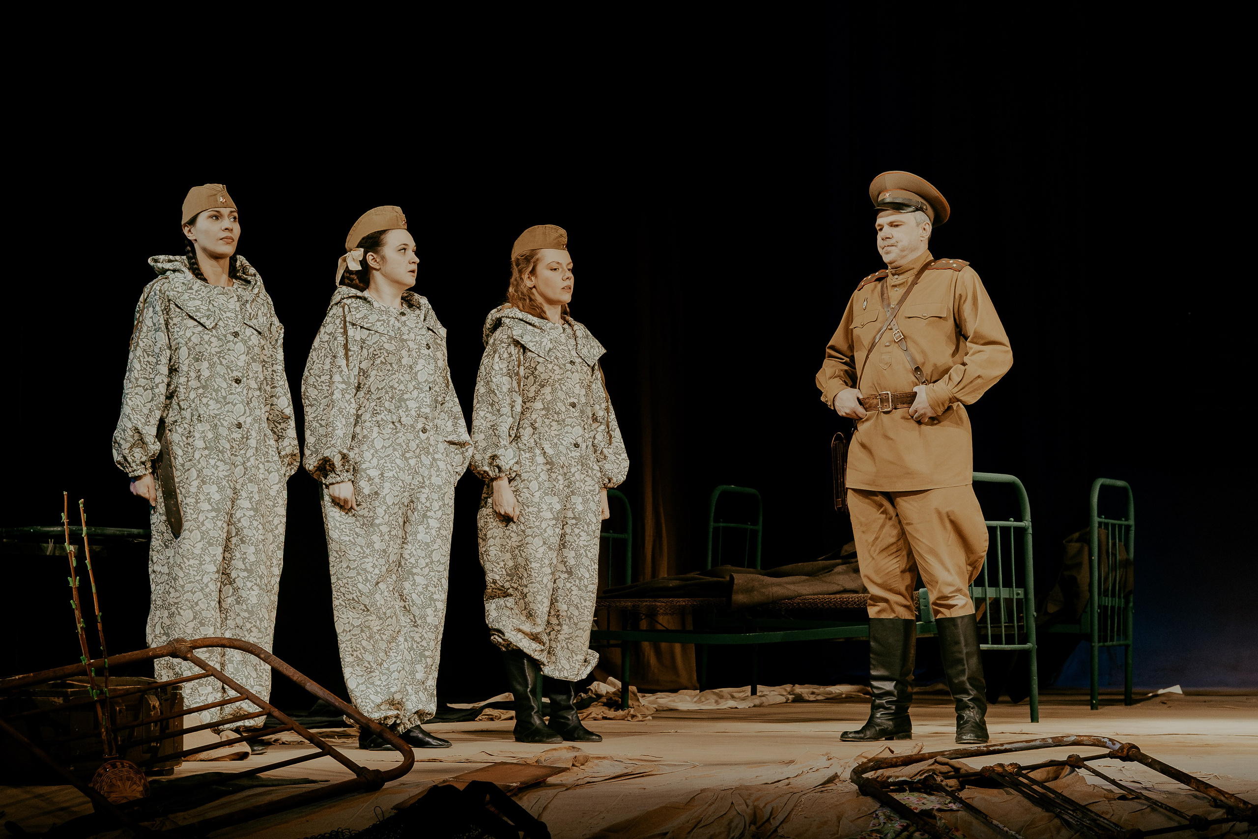 Театр Юного Зрителя " Не покидай меня». Фотограф Марк Файзулин