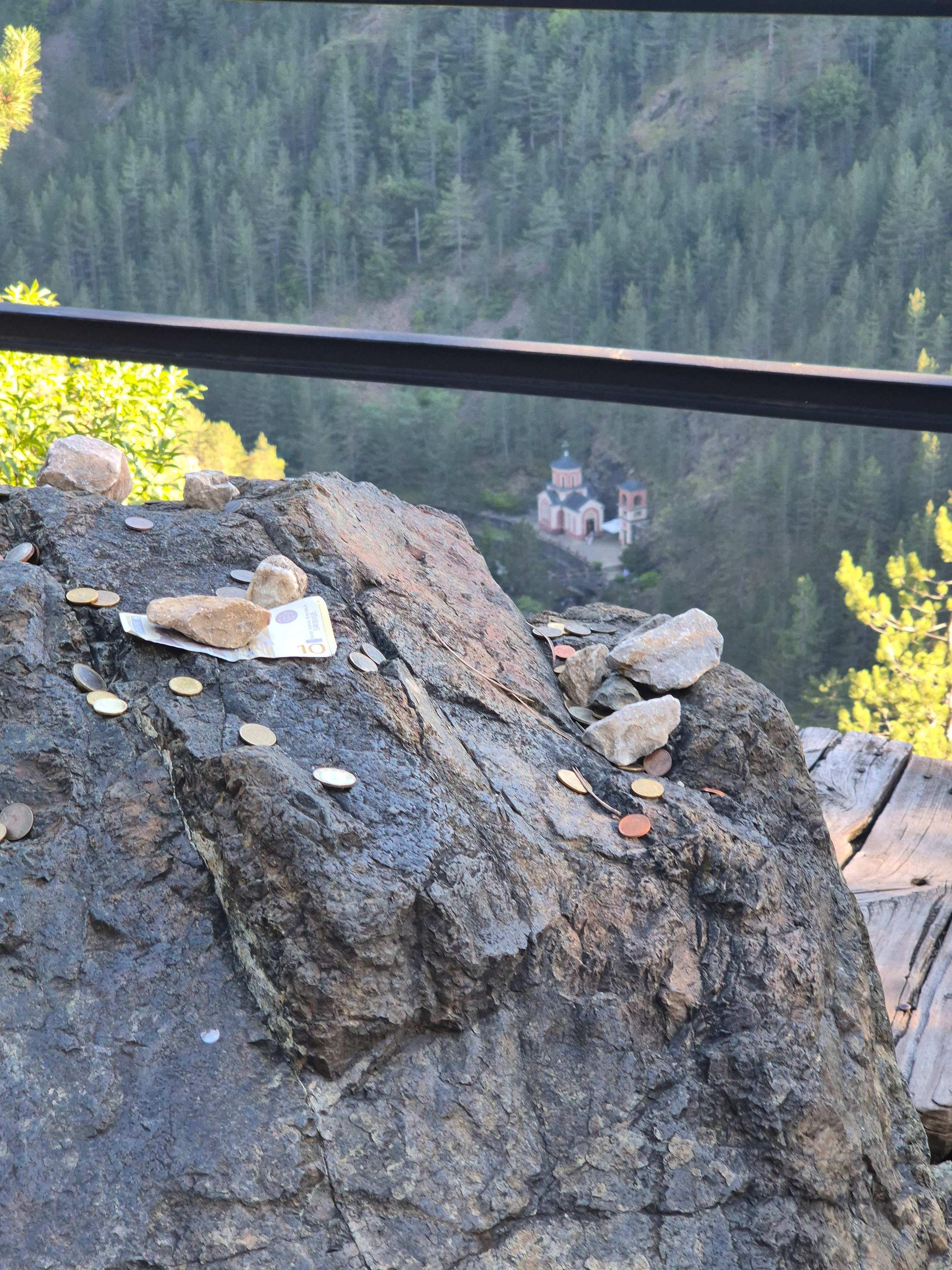 Оставляешь денежку - и желание сбудется. Проверил :) Не работает :)