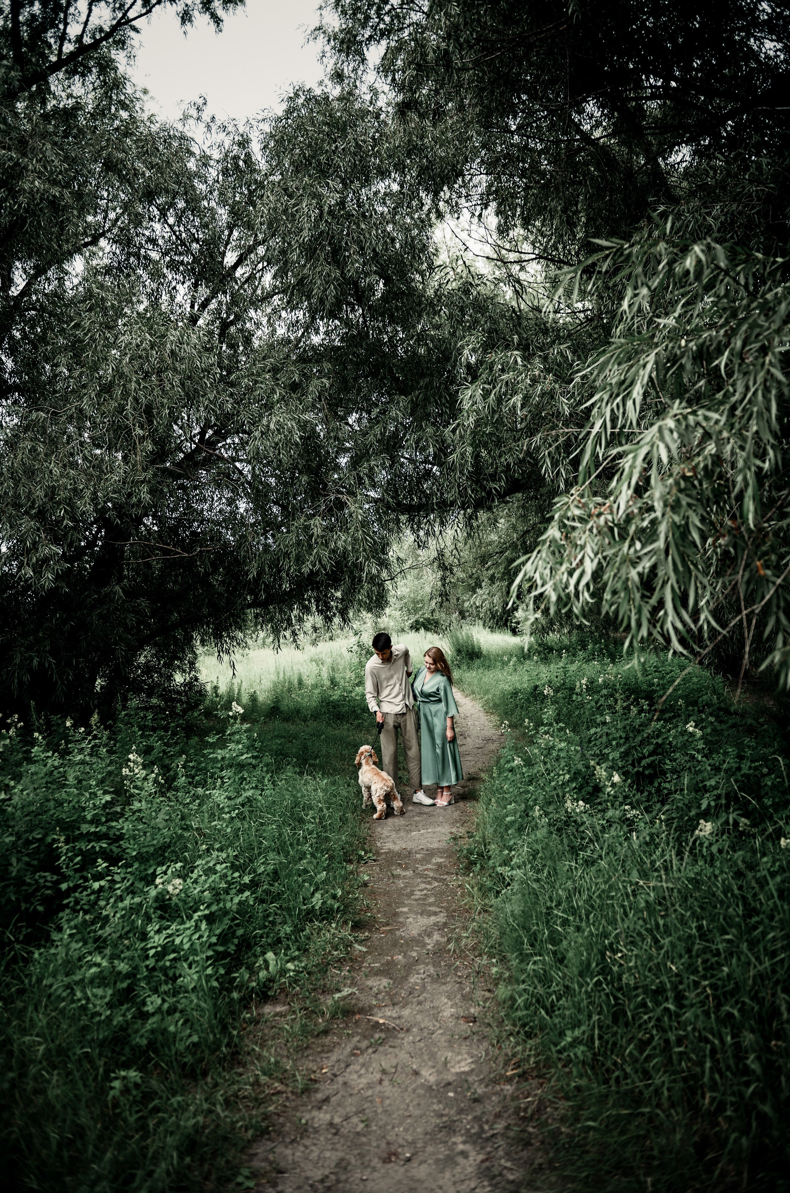 Love story прогулка вместе с песиком))). Свадебный, семейный, детский, контент фотограф в Омске Максим Ильин