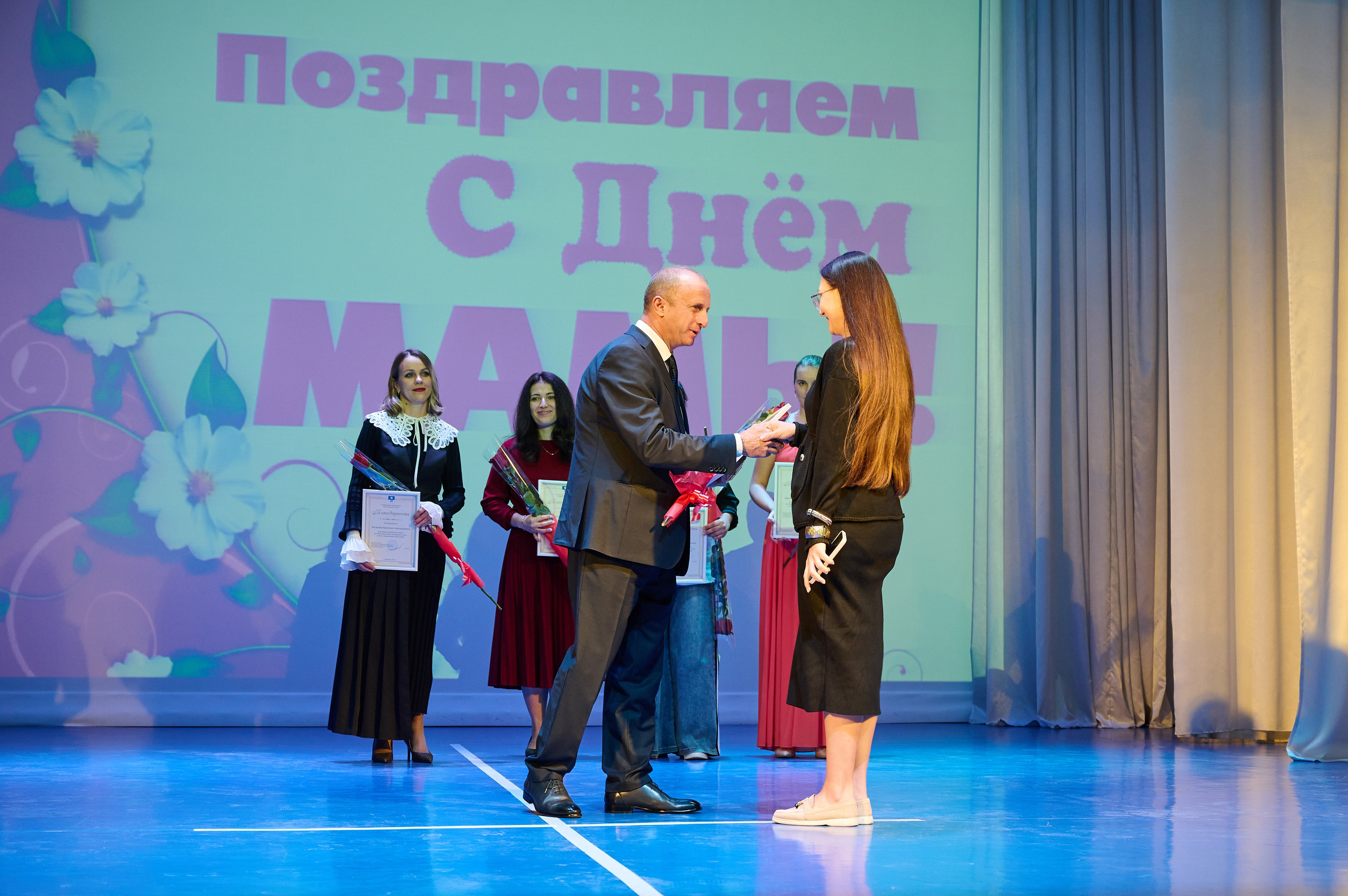 День матери Марьина Роща. Жизнь курорта Кабардинка в фотографиях