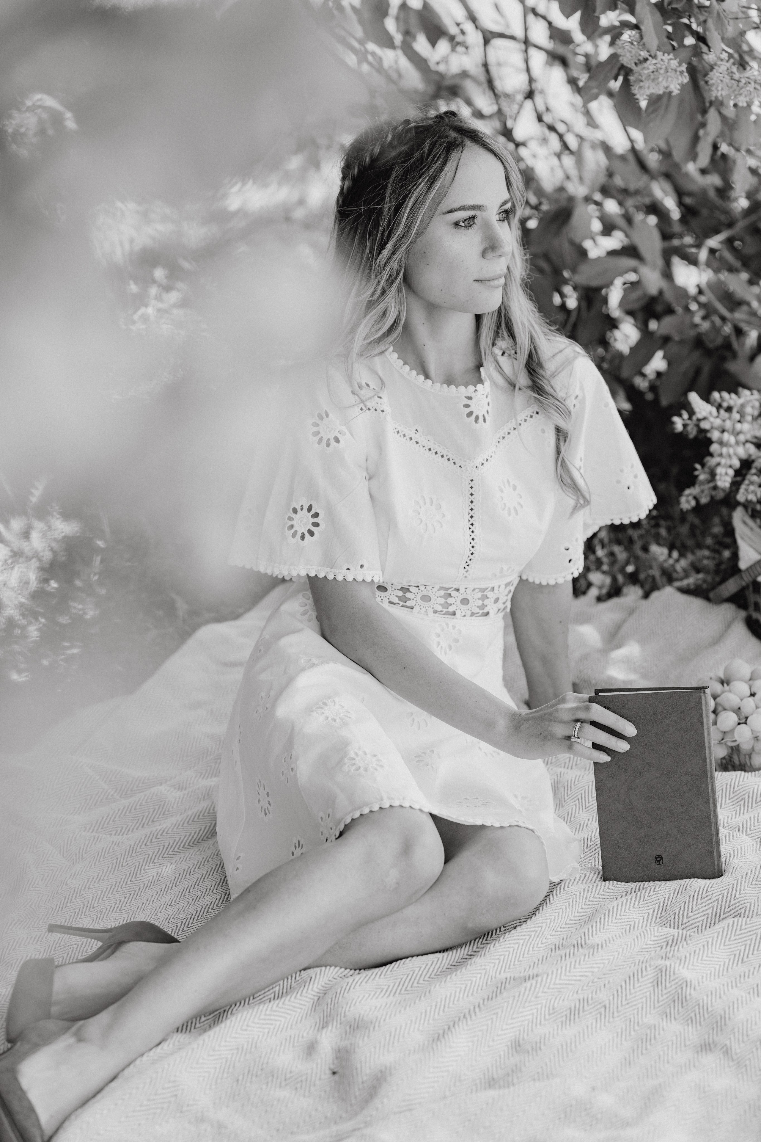 Нежная Динара в сирени. Семейный и портретный фотограф в Санкт-Петербурге Татьяна Гримоть