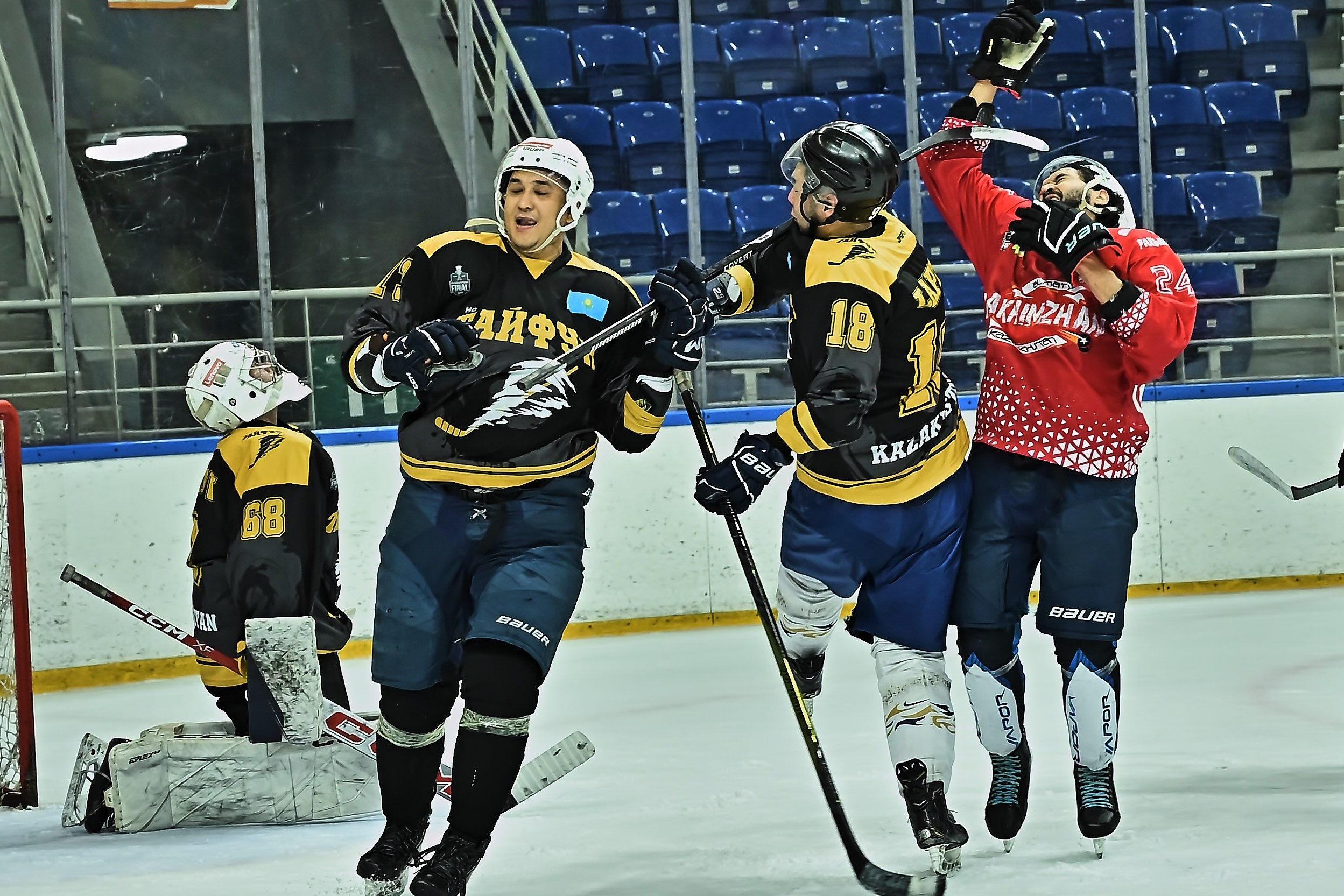 Хоккей Golden Puck 2025-2026. Фотограф в Алматы Егор Поленов