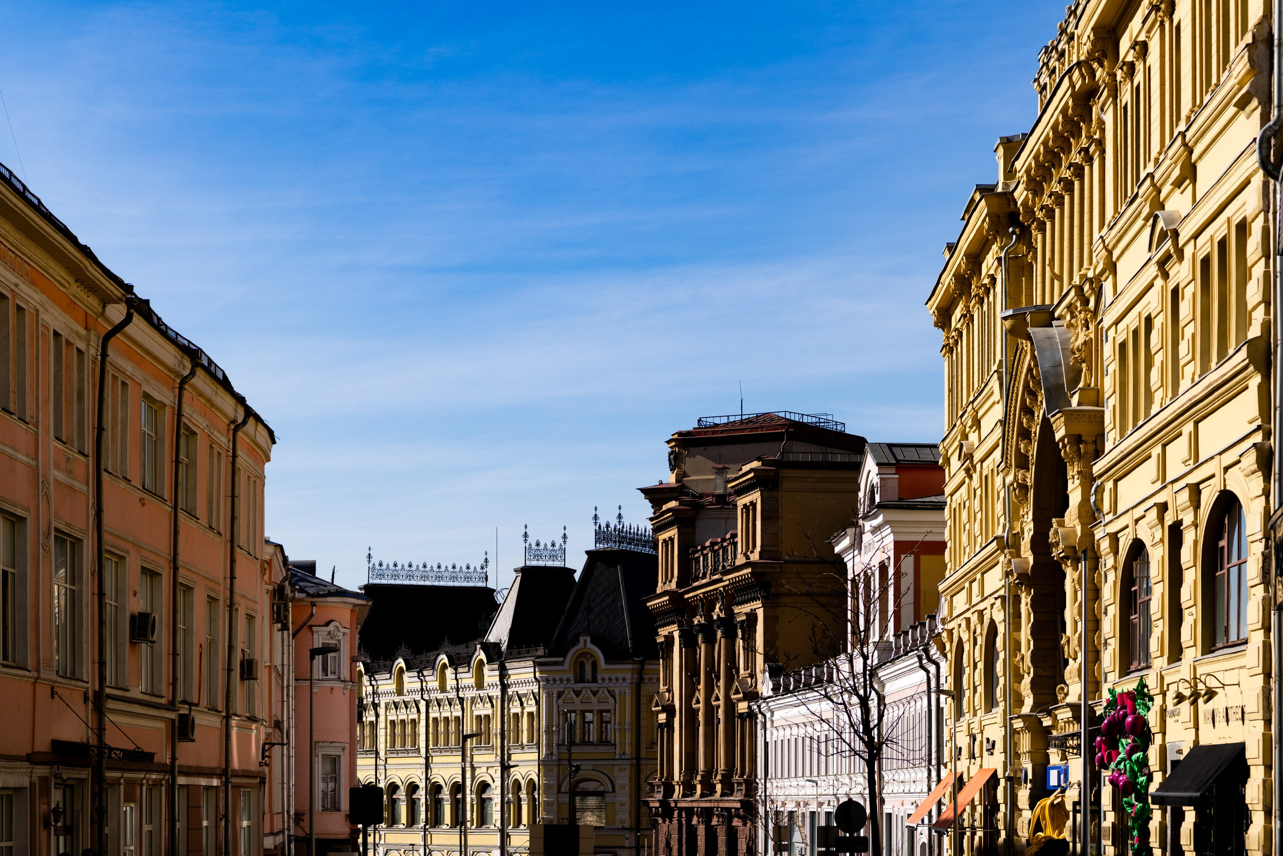 Свет и тень в городе. Фотограф в Москве. Шахабудин