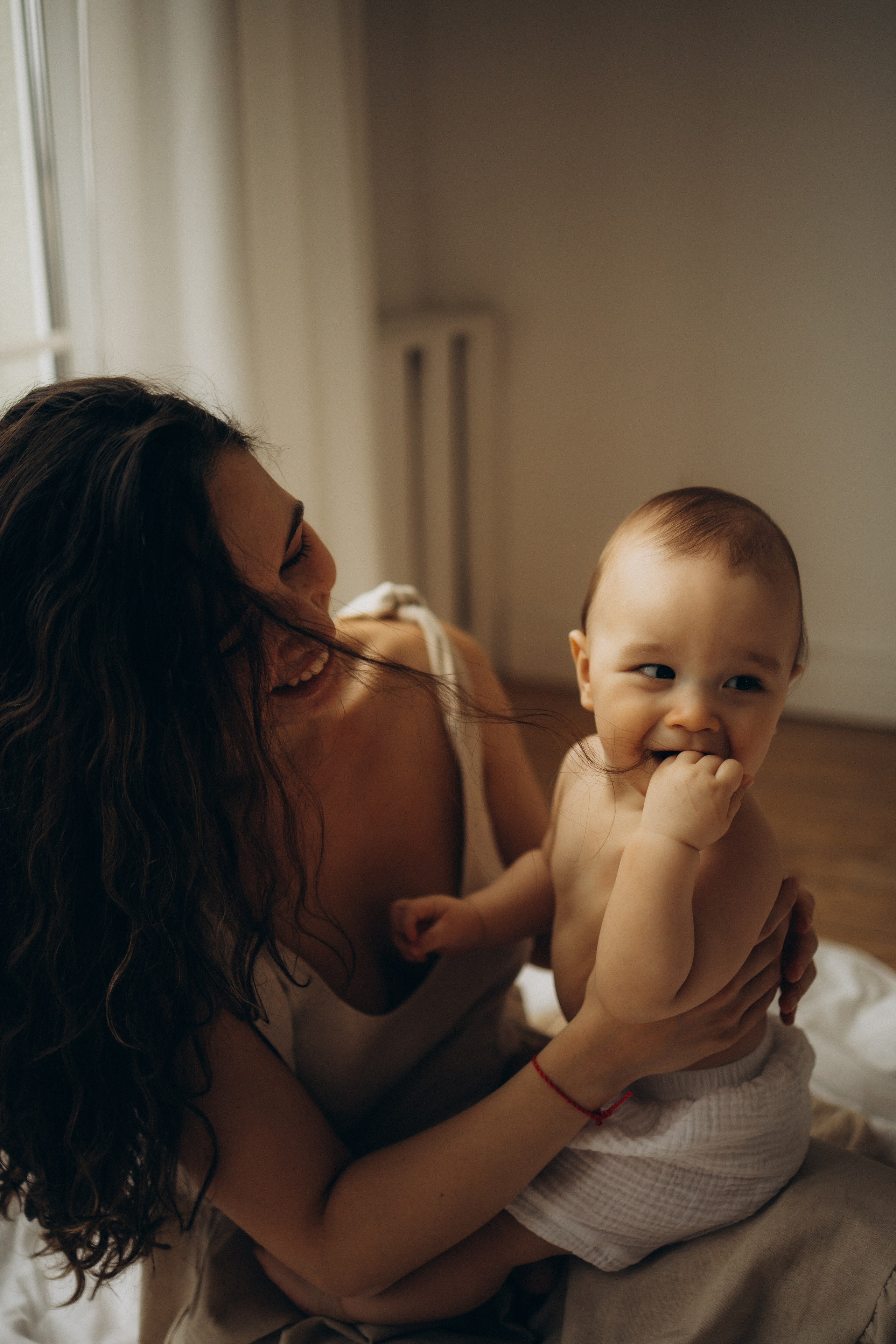 Регина и малыш Дима. Семейный, домашний, ньюборн фотограф Москва Цветкова Елизавета