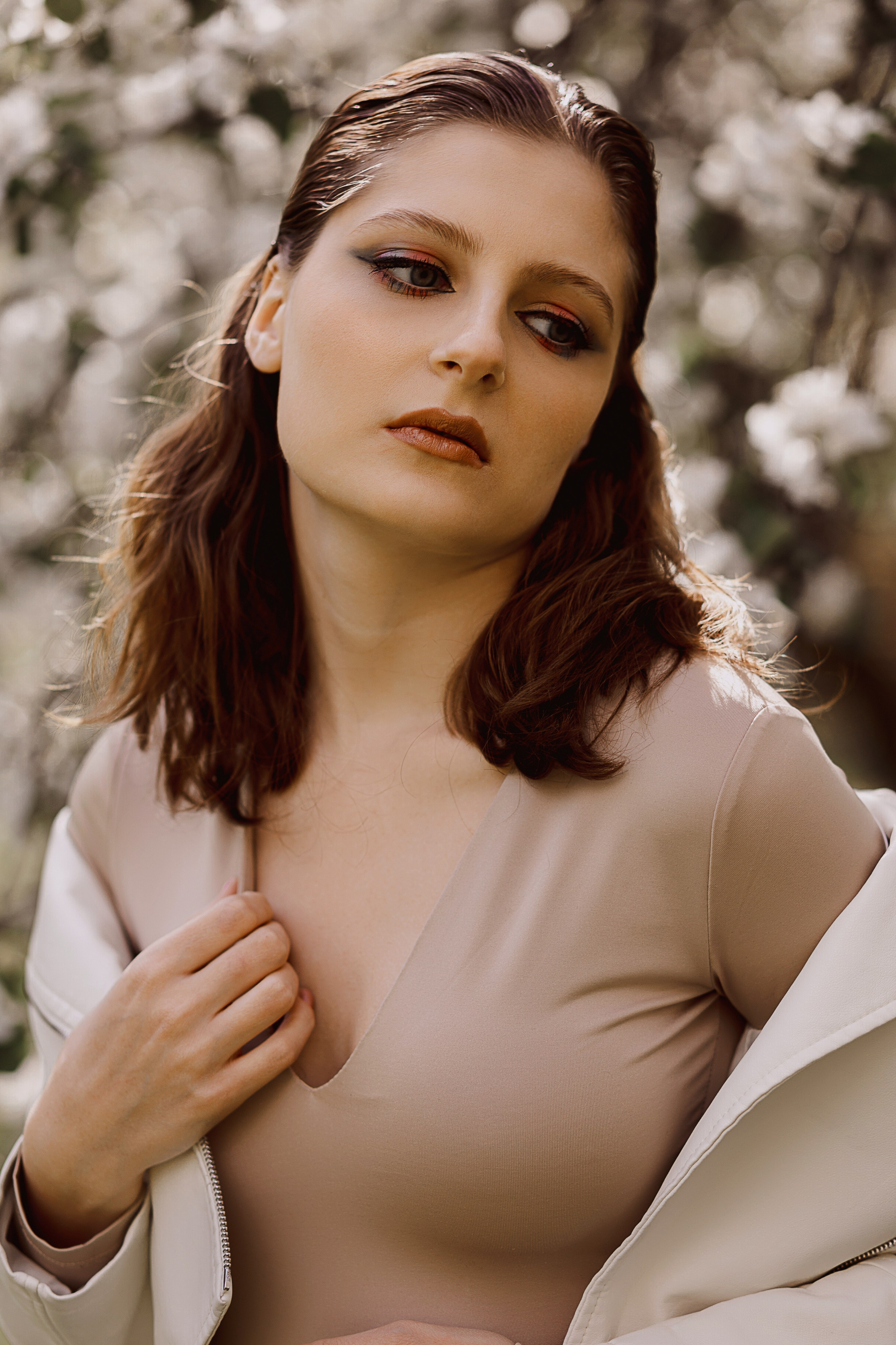 Женская фотосессия в цветущем саду. Семейный и женский фотограф в Москве Надежда Воробьева