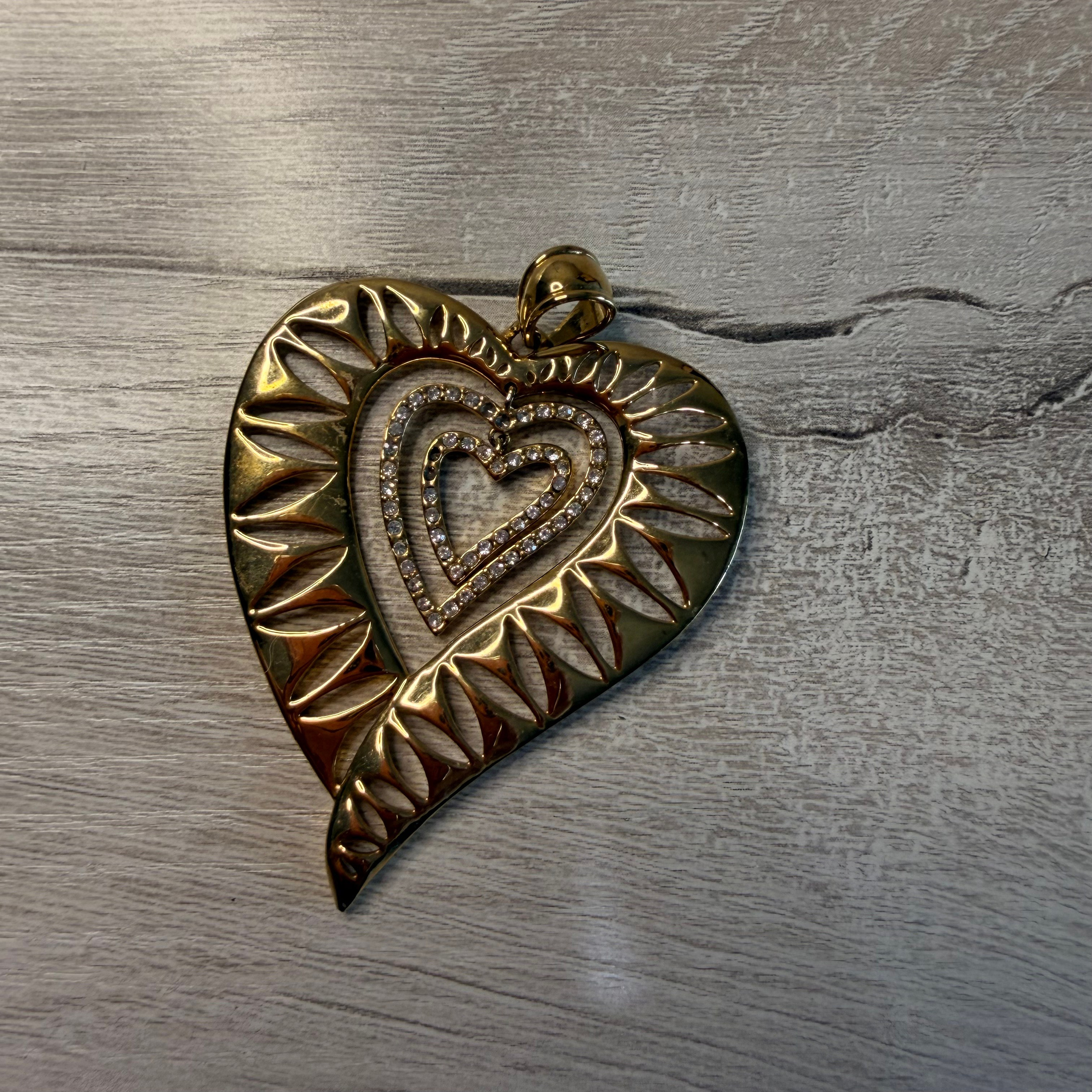 Украшения в аренду. Аренда костюмов, платьев и реквизита для фотосессий на Камчатке