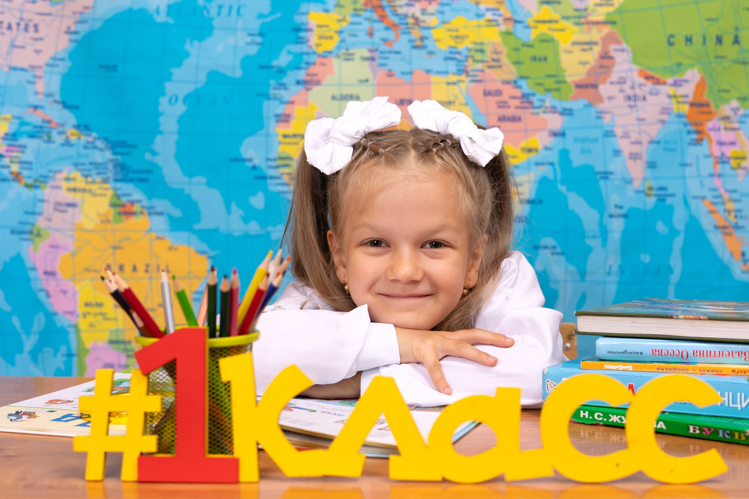 Карта мира голубая. Выпускные альбомы в Иваново в детский сад и школу. Александр и Светлана Янкины