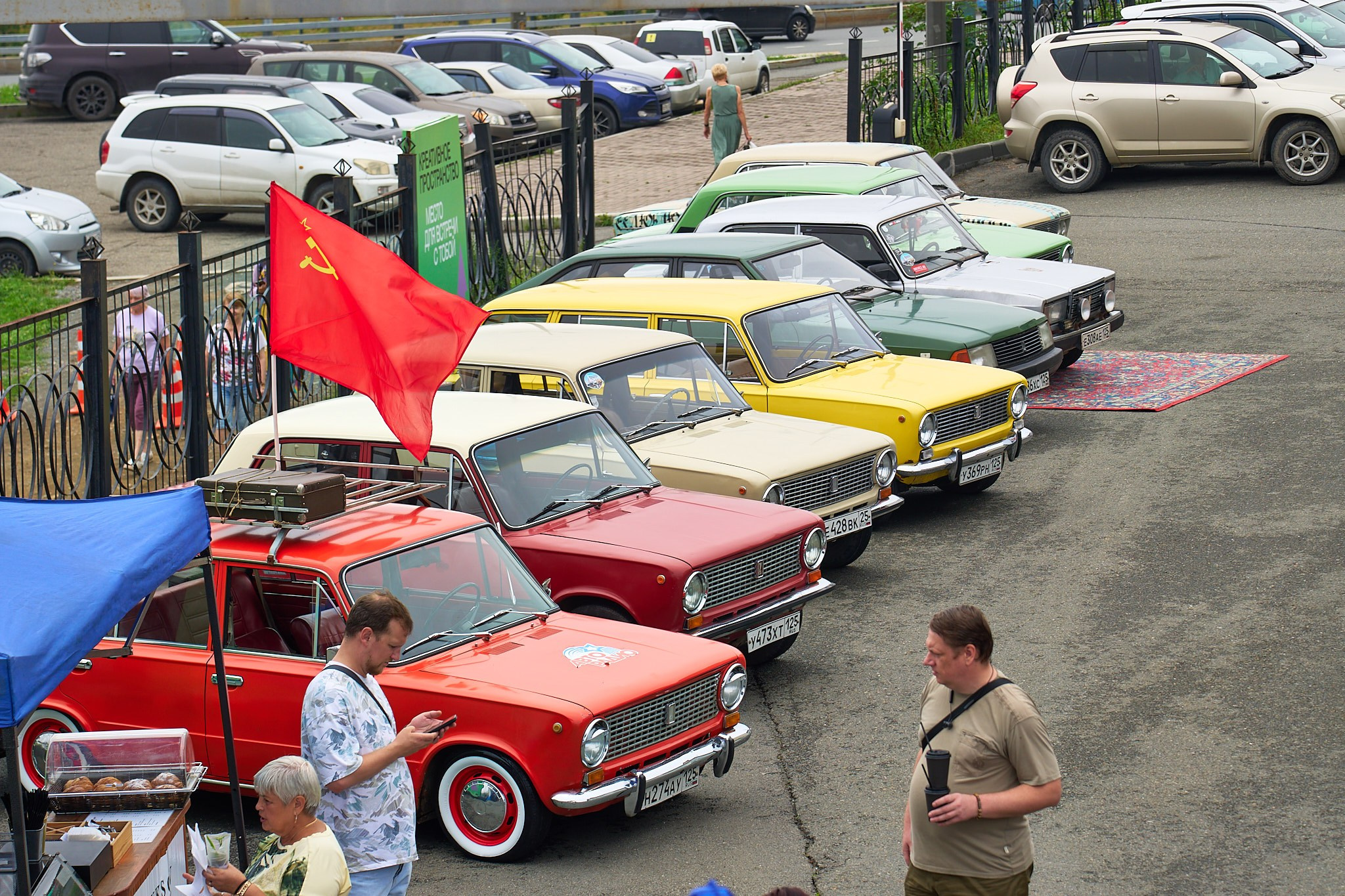 Молодёжный выходной в креативном пространстве. Профессиональный репортажный фотограф Инесса Иминова