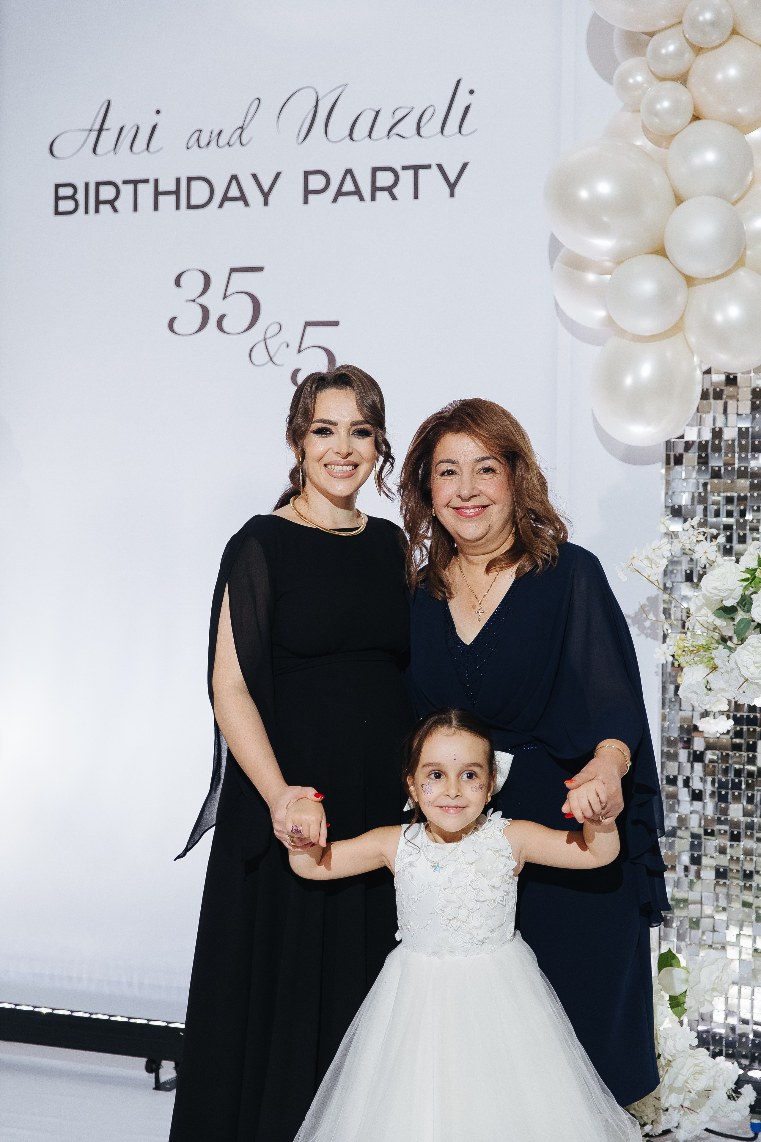 Ани и Назели. 35&5 День рождения, «Янтарь». Фотограф в Красноярске Надежда Воскресенская