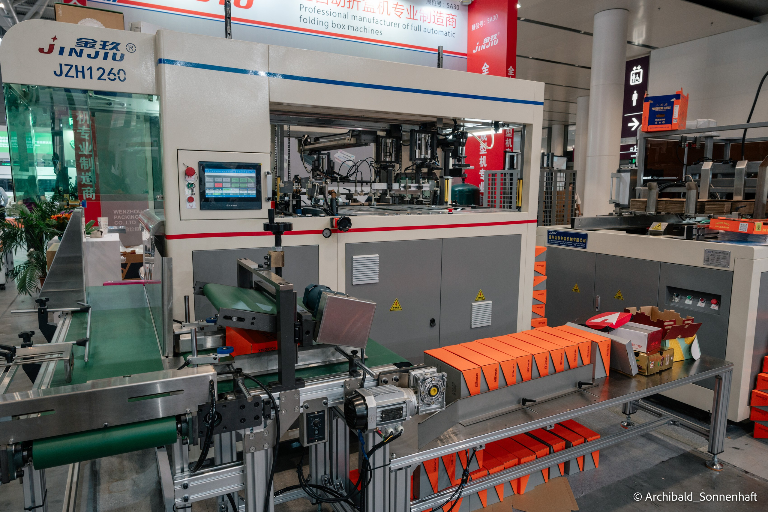 Week trip to GZ. Photographer in Guangzhou, China. Archibald Sonnenhaft