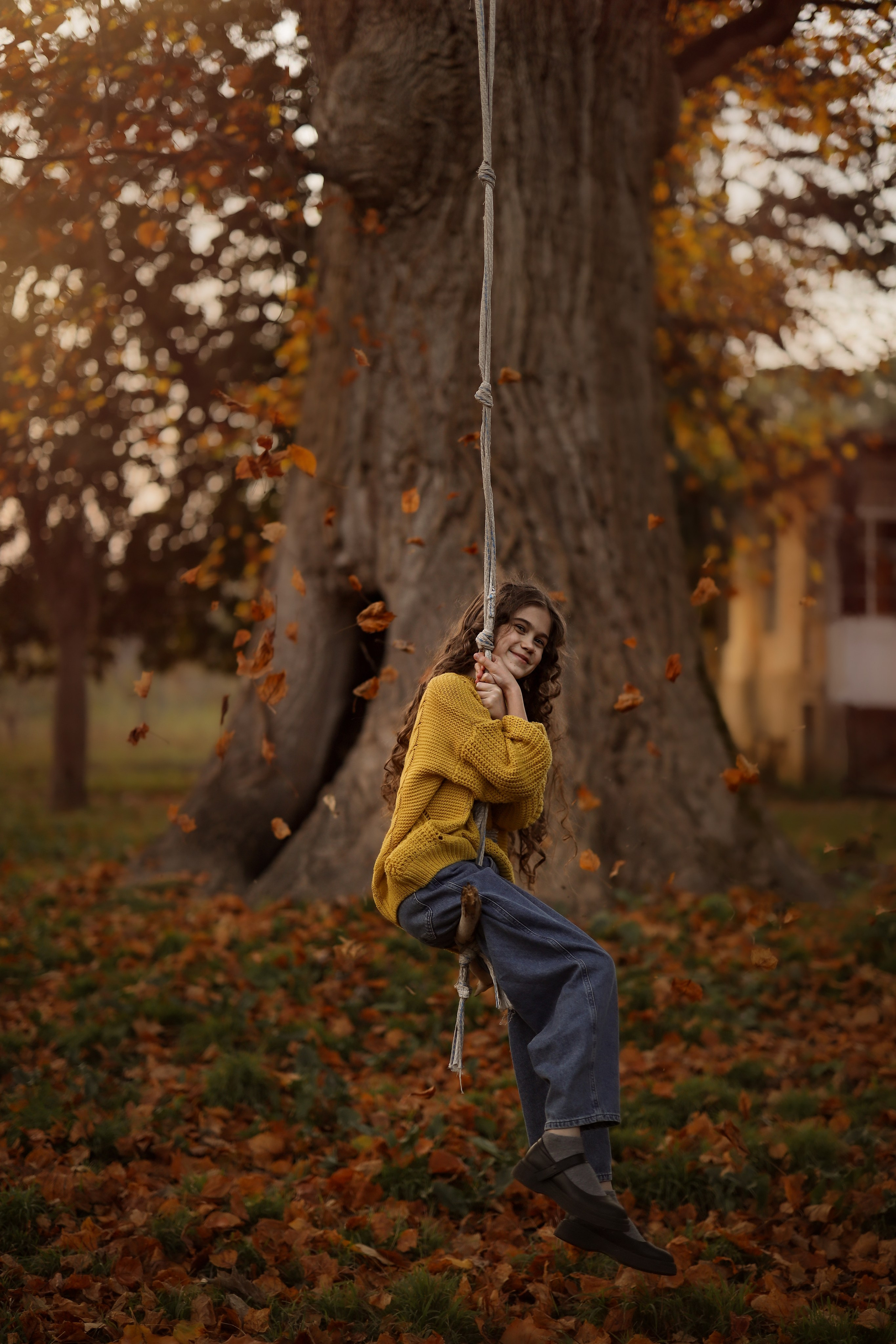 Осенняя фотосессия для Полины у древа патриарха в Сухуме. Свадебный и семейный фотограф в Абхазии Жанна Соснина