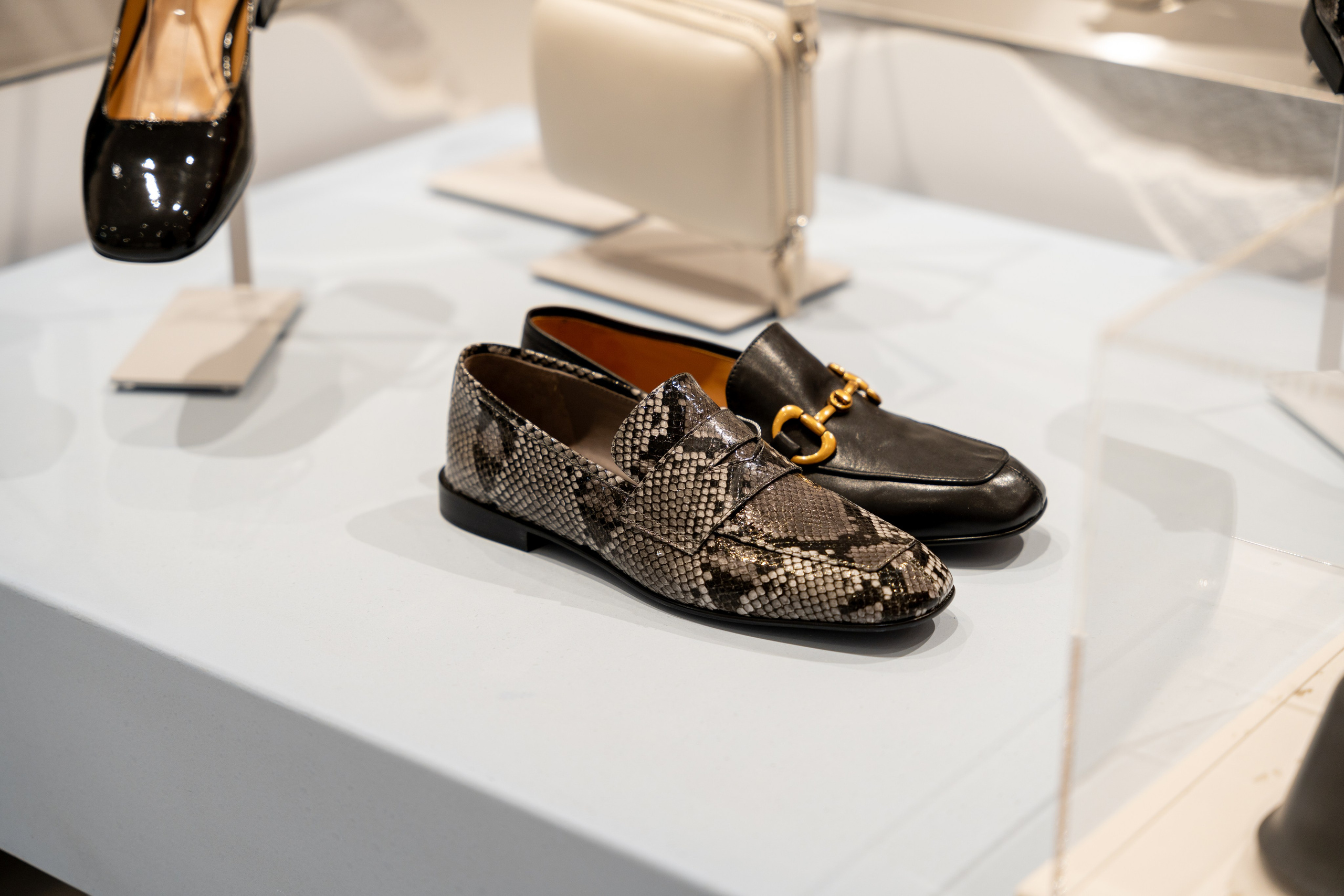 Интерьерная фотосъемка магазина Ekonika в Краснодаре — обувной бренд Профессиональная фотосъемка Ekonika — фирменный магазин в Краснодаре. Шедевры для Вас! Фотограф и Видеограф в Краснодаре Пахиев Руслан