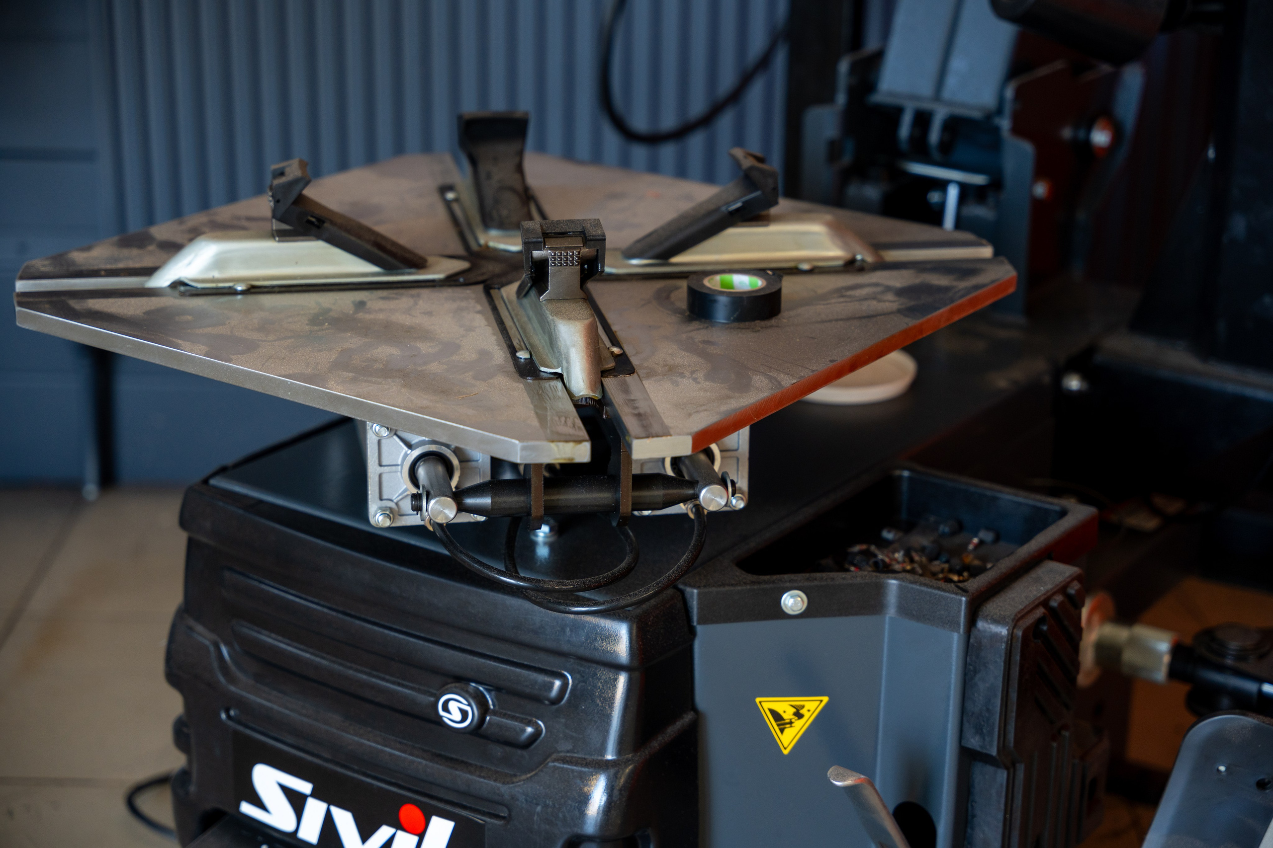 Интерьерная фотосъемка автосервиса Fit Service в Краснодаре — сеть СТО Профессиональная фотосъемка интерьера техцентра в Краснодаре. Шедевры для Вас! Фотограф и Видеограф в Краснодаре Пахиев Руслан