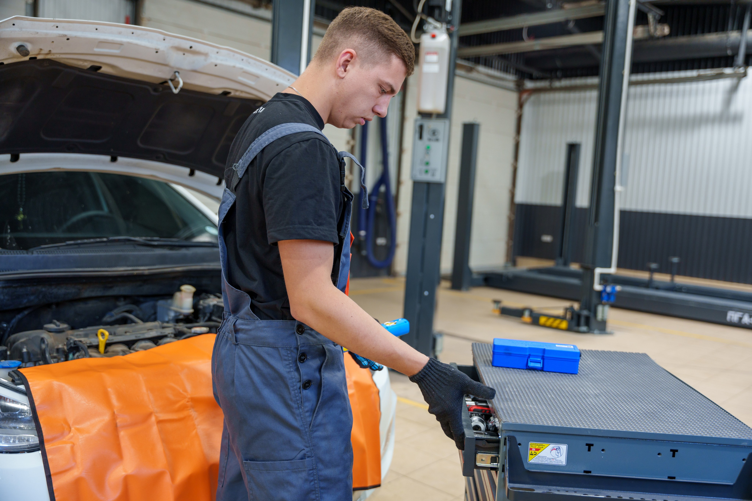 Интерьерная фотосъемка автосервиса Fit Service в Краснодаре — Профессиональная фотосъемка интерьера техцентра в Краснодаресеть СТО. Шедевры для Вас! Фотограф и Видеограф в Краснодаре Пахиев Руслан