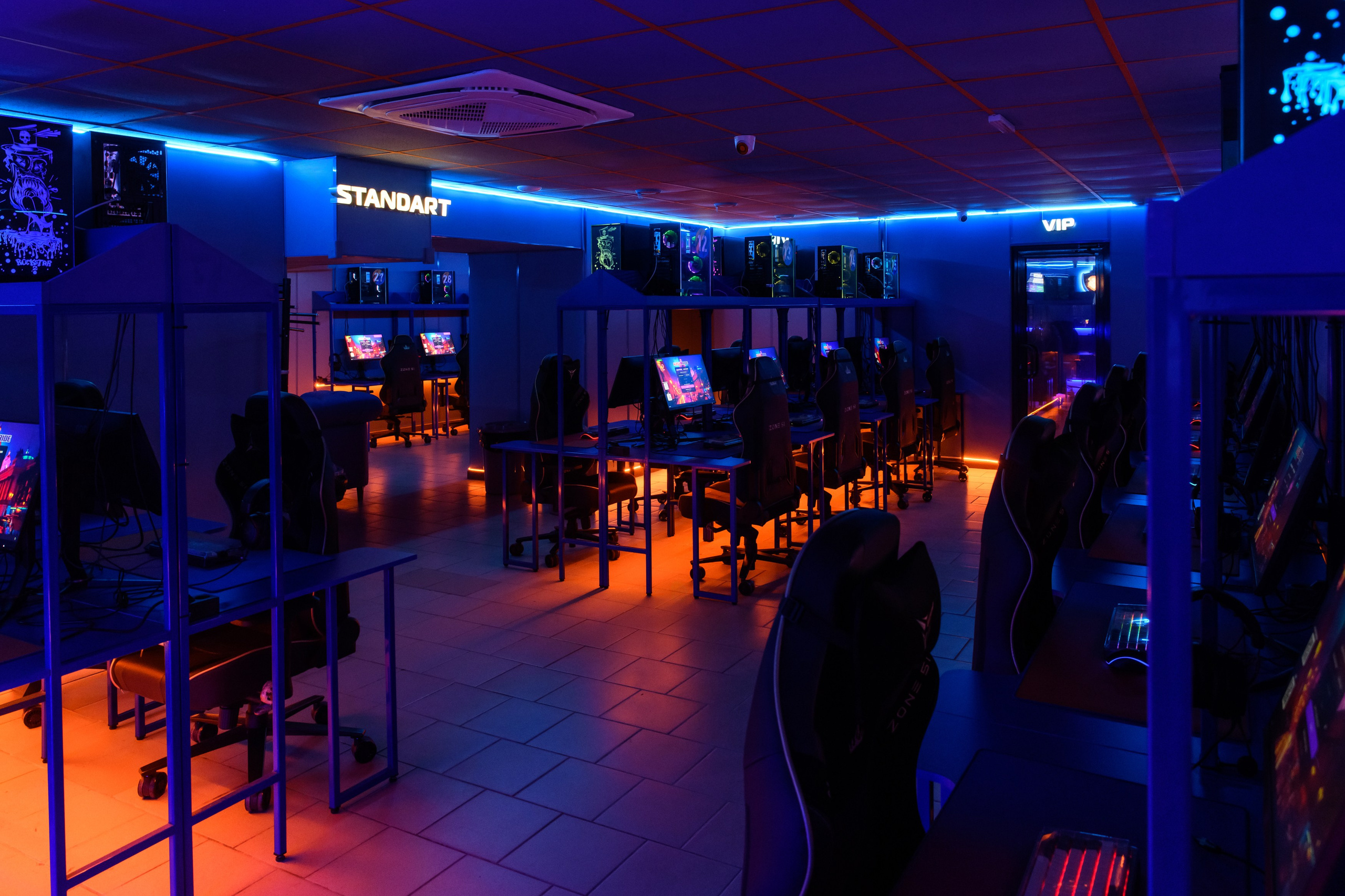 Интерьерная. Кибер Прайд. Женский фотограф в Санкт-Петербурге Степлевич Дарья