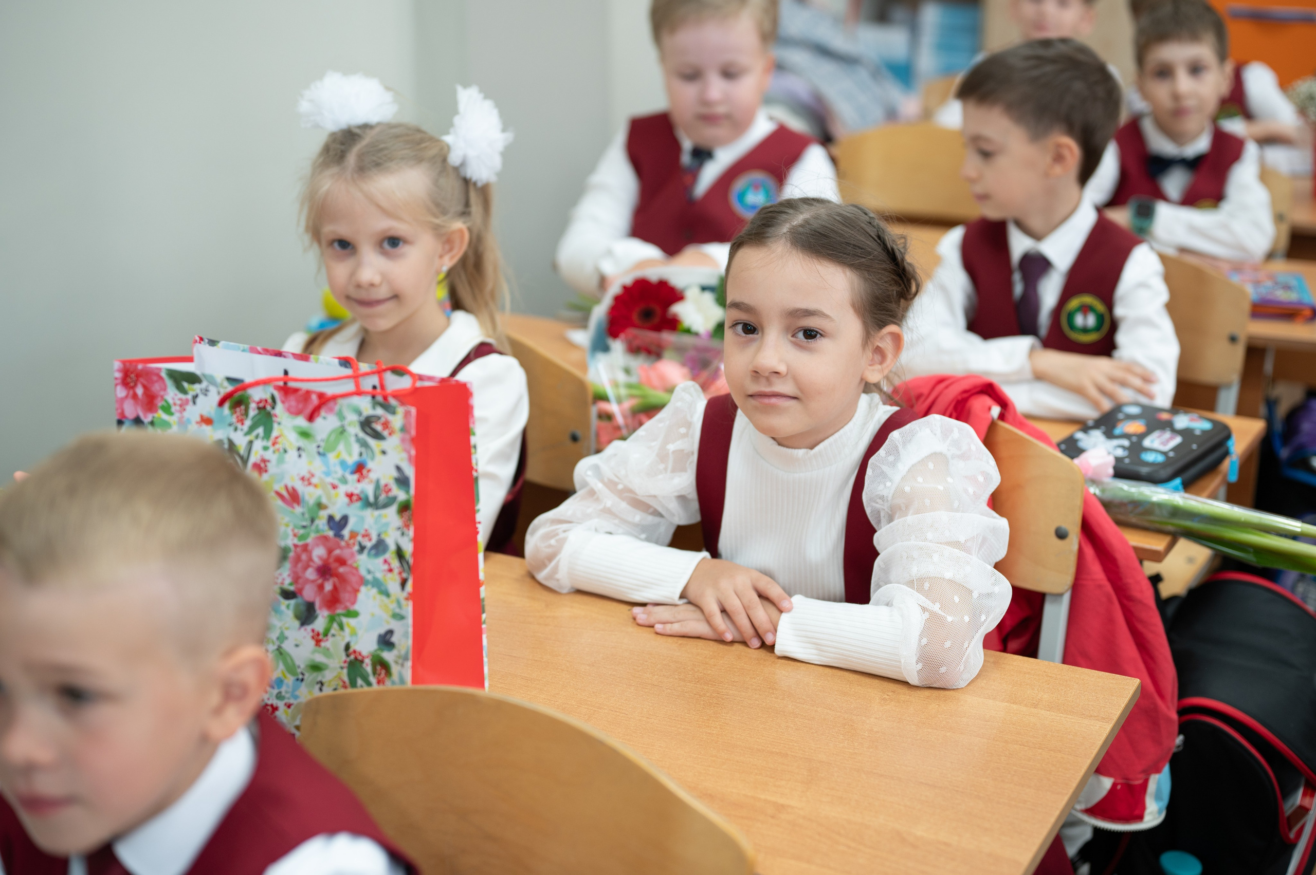 1 сентября 16 гимназия 2 класс (линейка + в классе+ на улице). Фотограф новорожденных, семейный детский в Тюмени Татьяна Морозова