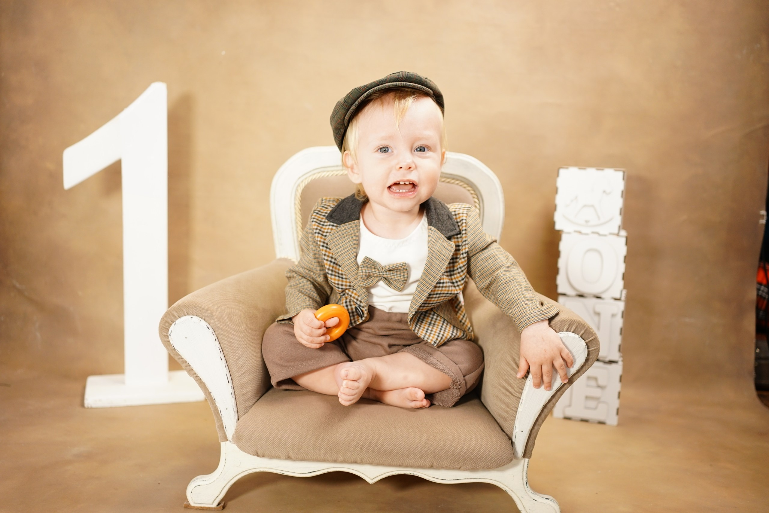 Фотозоны на ХОЛСТЕ. Детская Фотостудия ГОДОВАСИКИ в Санкт-Петербурге фотосесия на годик