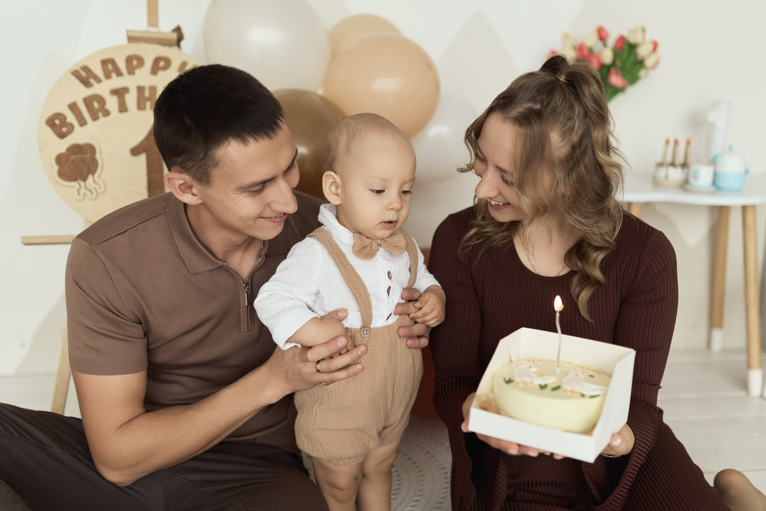 Семейная фотосессия в фотостудии. Алина Каравайцева. Фотограф в городе Барнаул