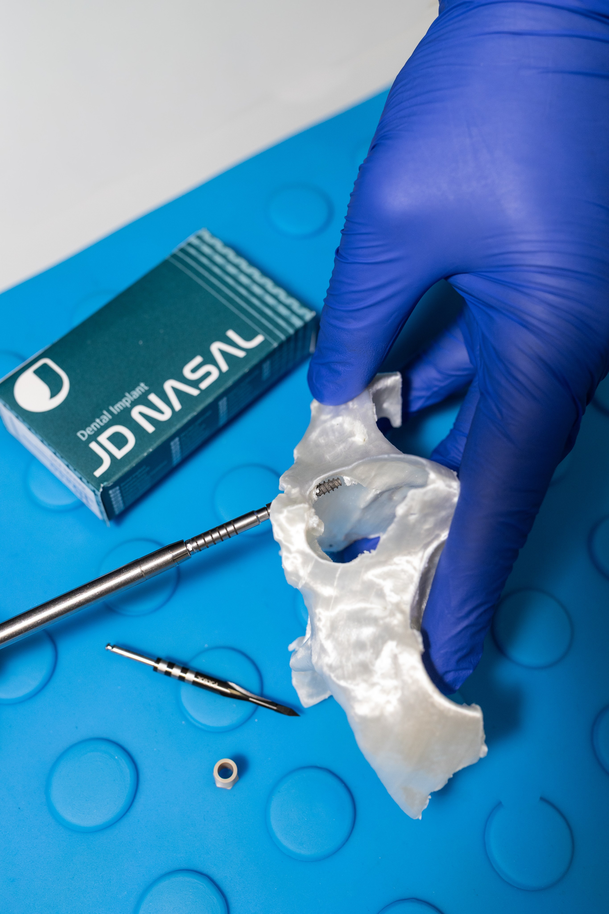 Дентальные импланты J Dental Care. Коммерческий фотограф в Алматы Марина Милис. Съёмка для брендов, компаний и проектов