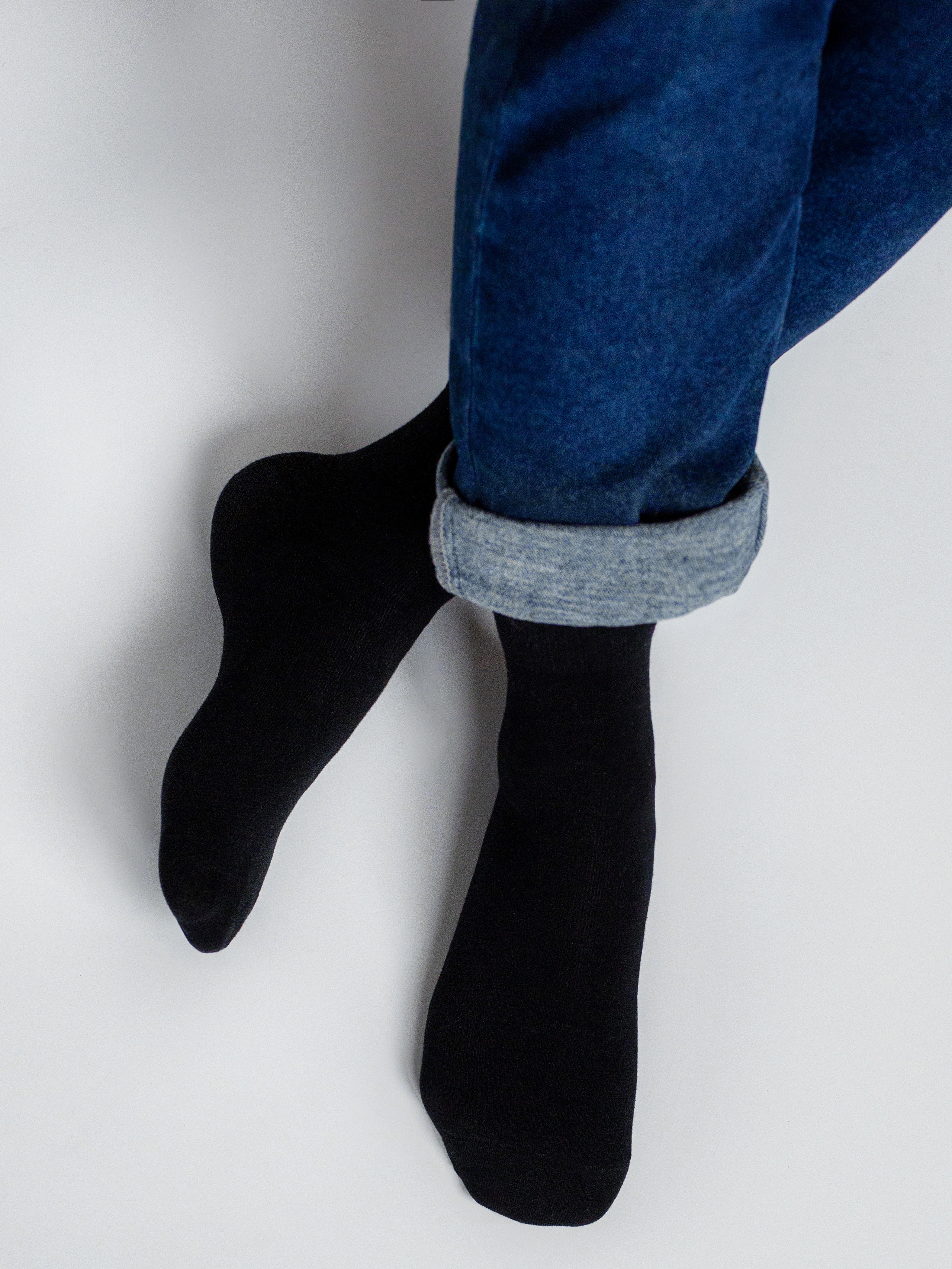 Носочки на белом фоне. Деловая и Бизнес съемка в  Москве Инесса Грушко