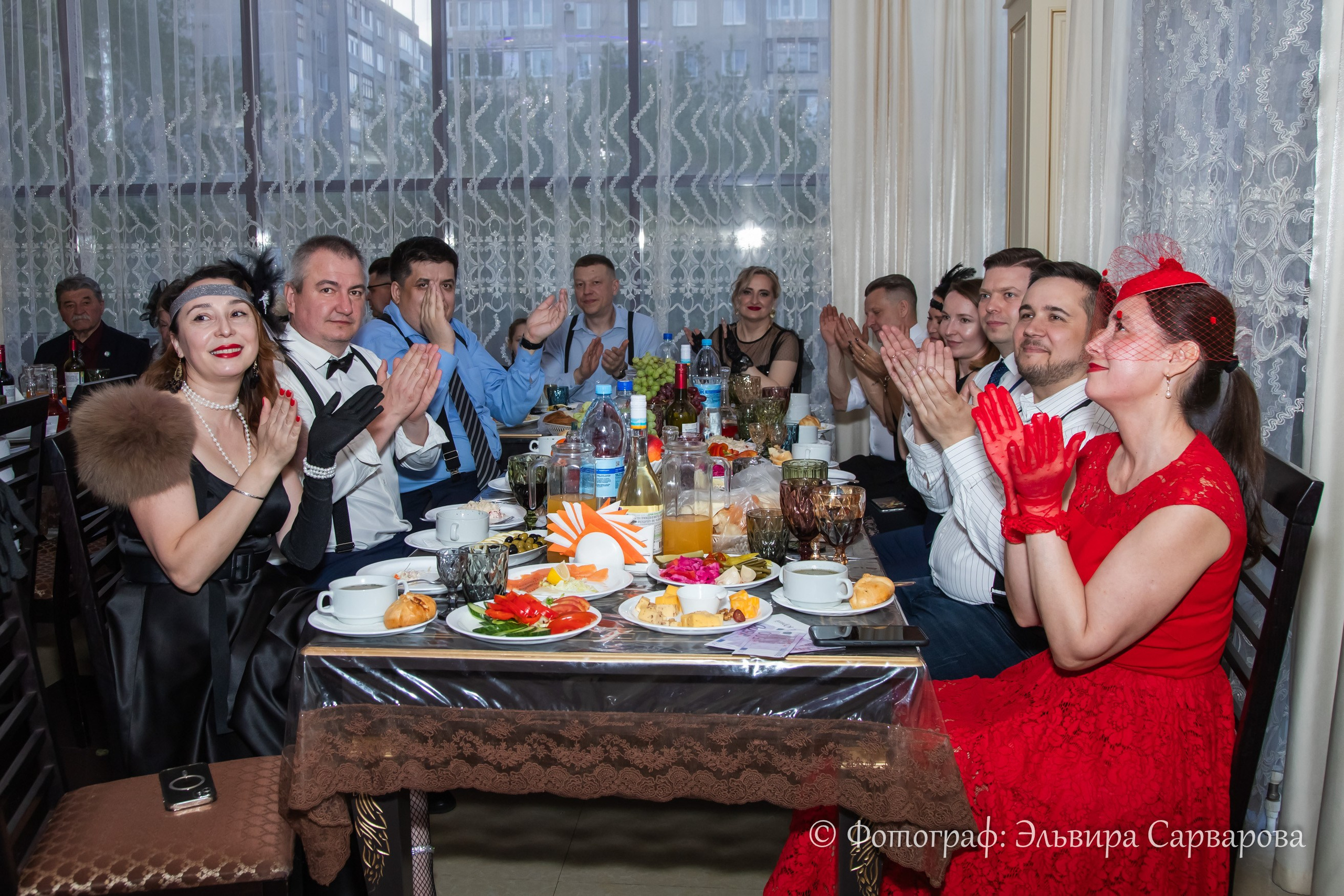 Гангстерская вечеринка в стиле 1920-х. Репортажный Фотограф