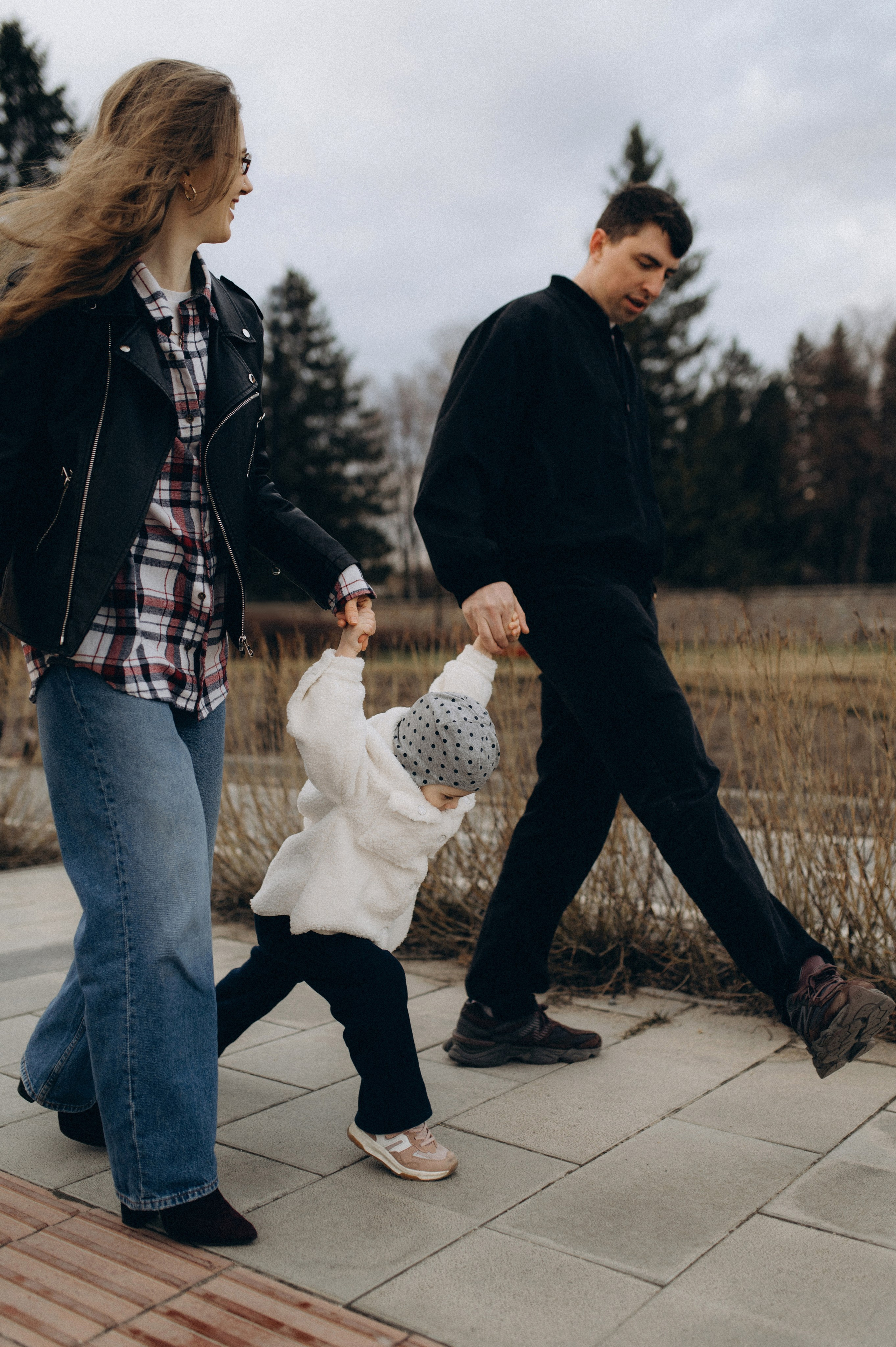 ВЕСЕННЯ ПРОГУЛКА НА НАБЕРЕЖНОЙ. Семейный фотограф в Новосибирске Женя Индрикова