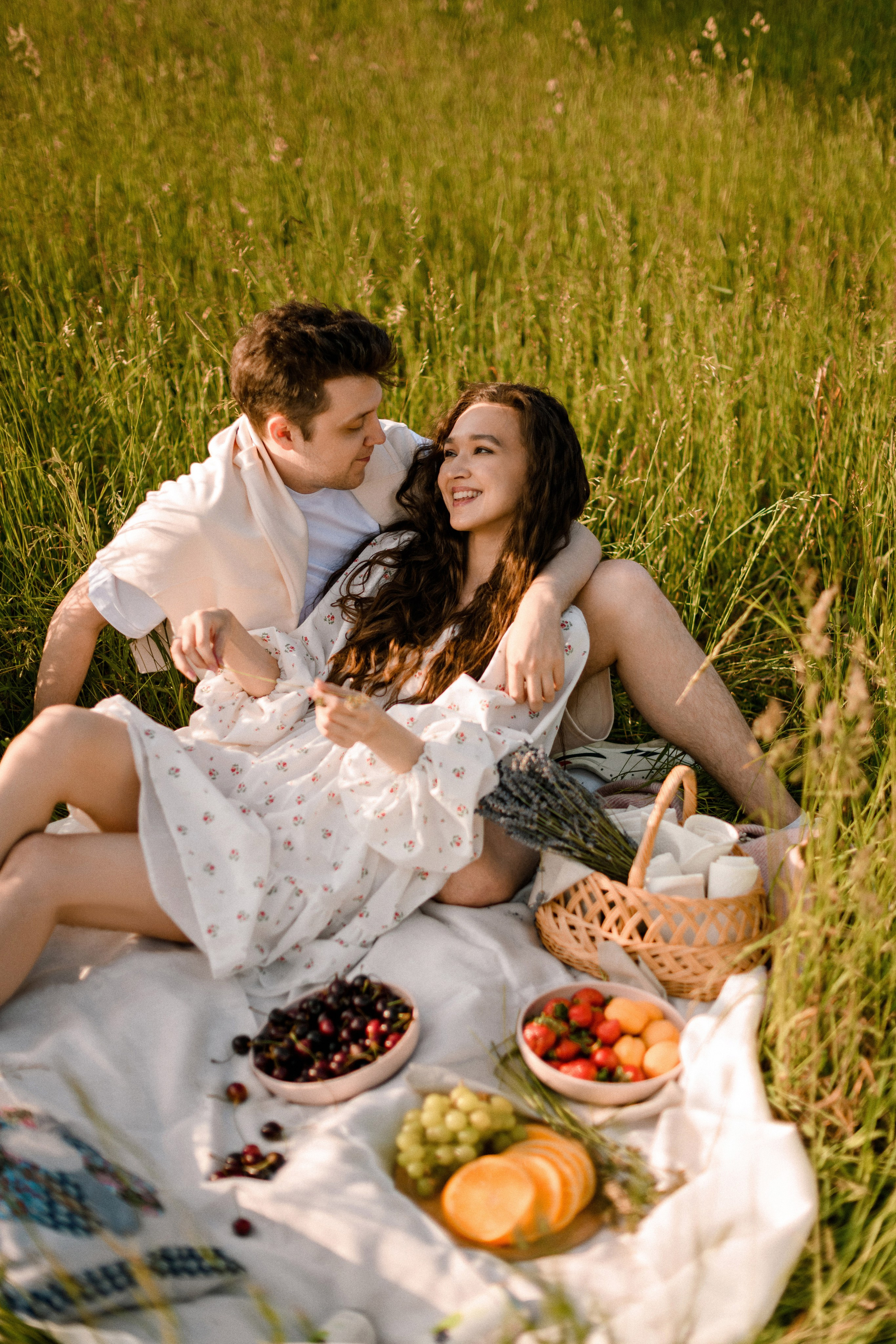 Лиза и Лёша в поле. Свадебный фотограф в Санкт-Петербурге София Шубик