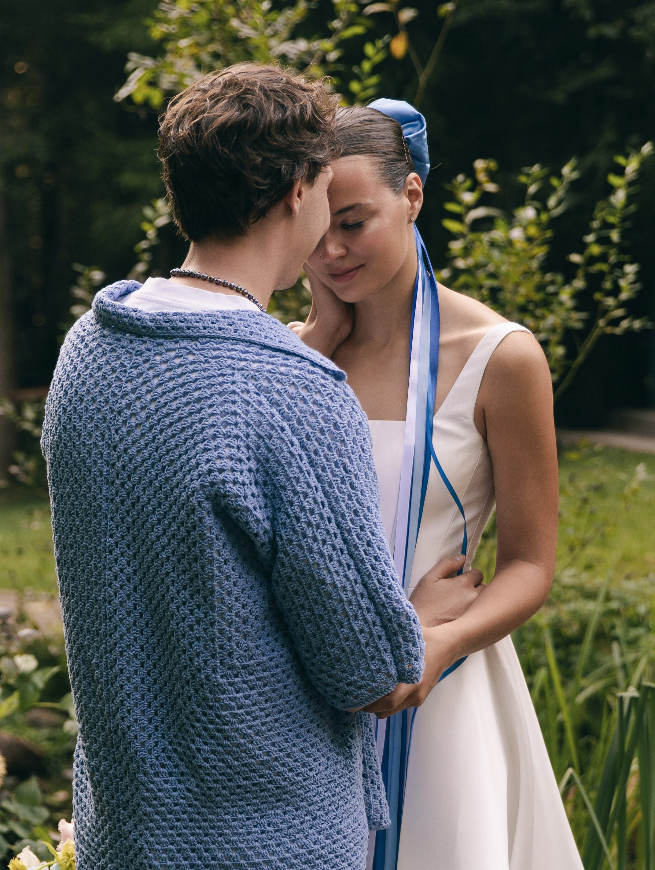 ПАРОЧКА В ЖЕЛТЫХ САПОЖКАХ С РАЙОНА