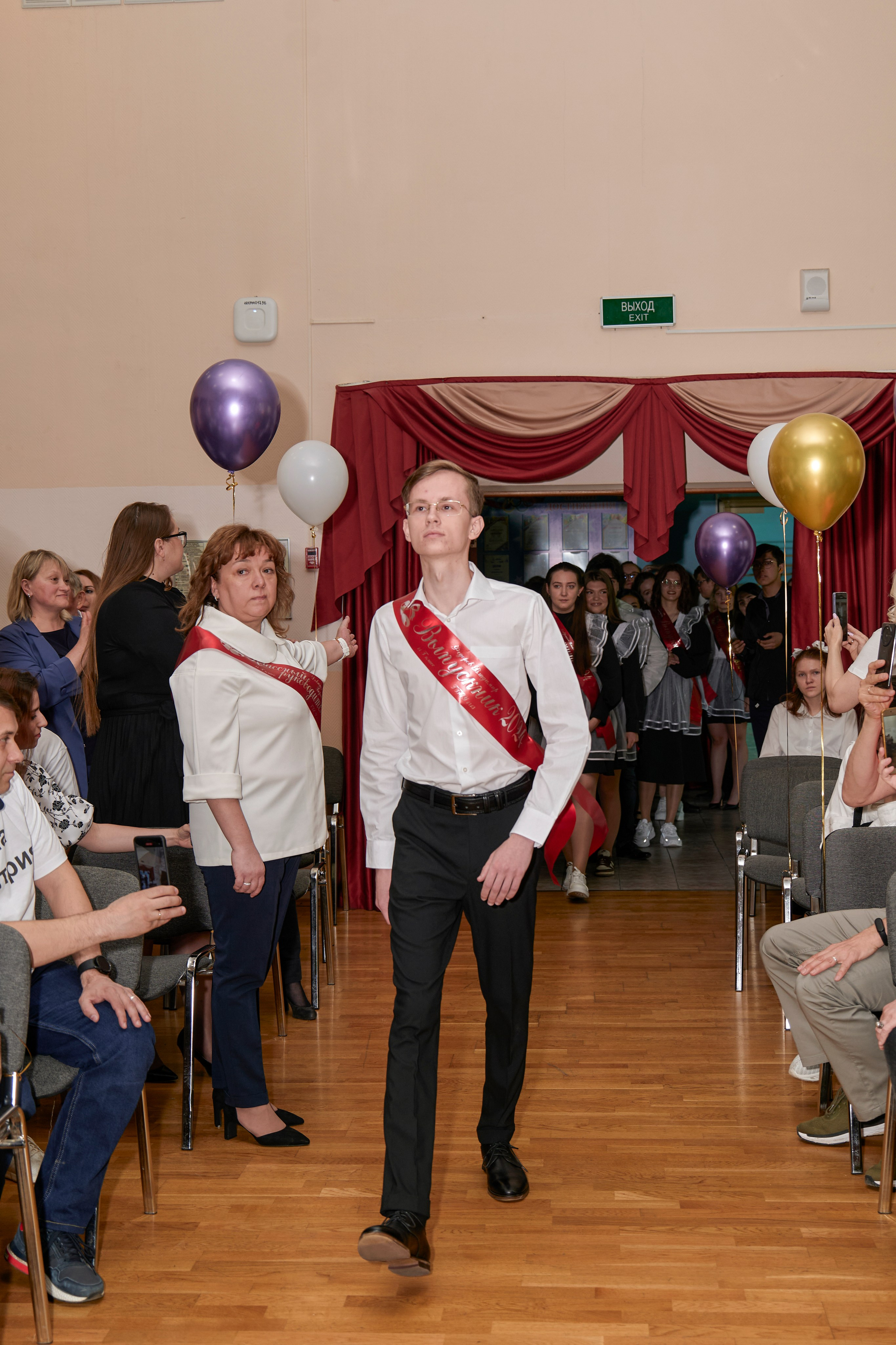 Последний звонок школа 1413. Детский и семейный фотограф г. Москва Оксана Катаджи