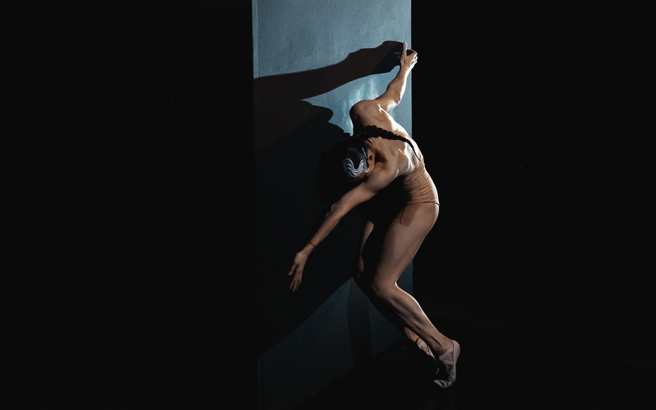 Прима балерины Мариинского театра Диана Викторовна Вишнёва и Дарья Владимировна Павленко в спектакле Дуо хореографа Павла Глухова проект фестиваля Context