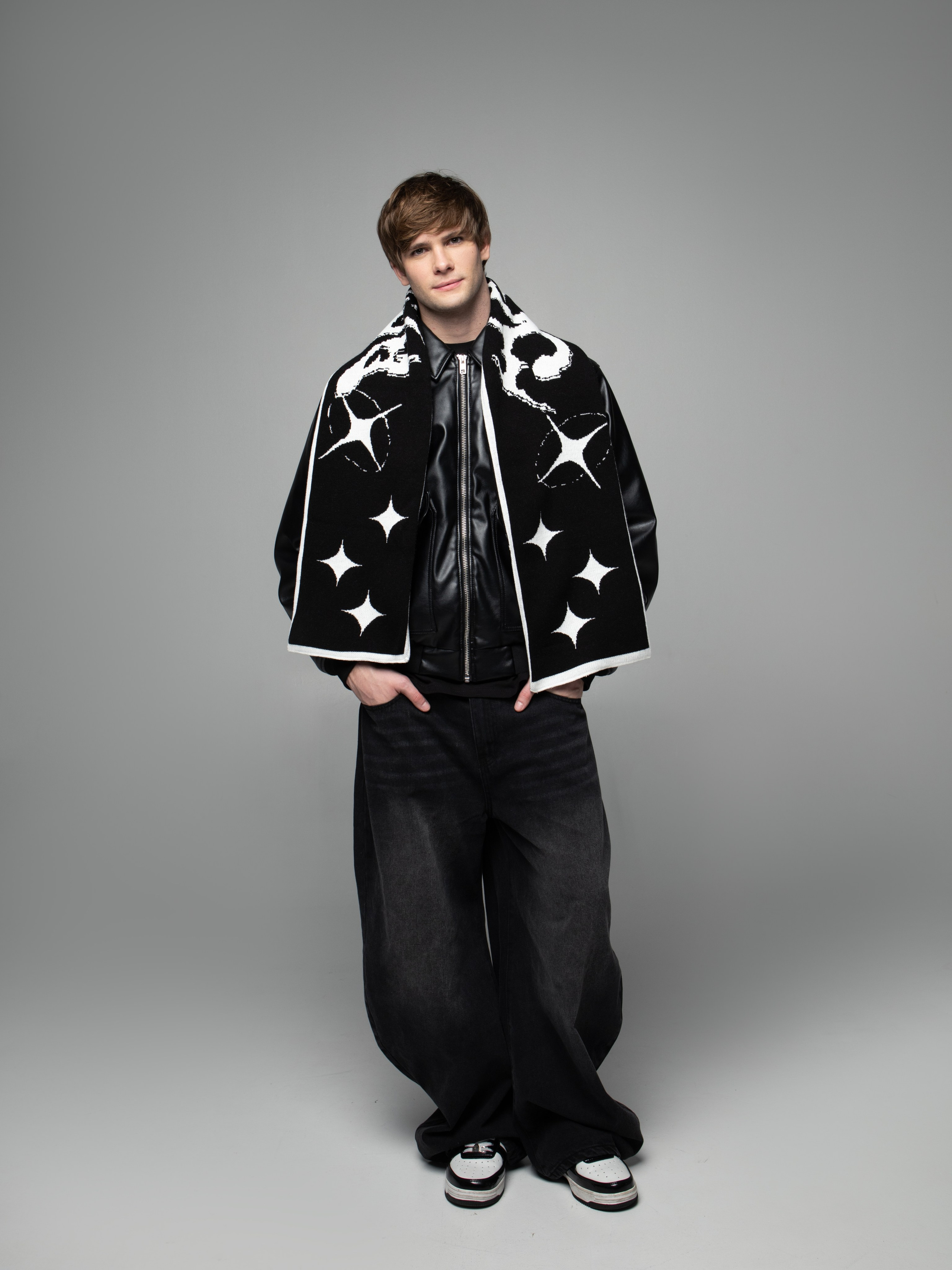 КАТАЛОГ | серый фон. RUNA production — стильные съемки для брендов