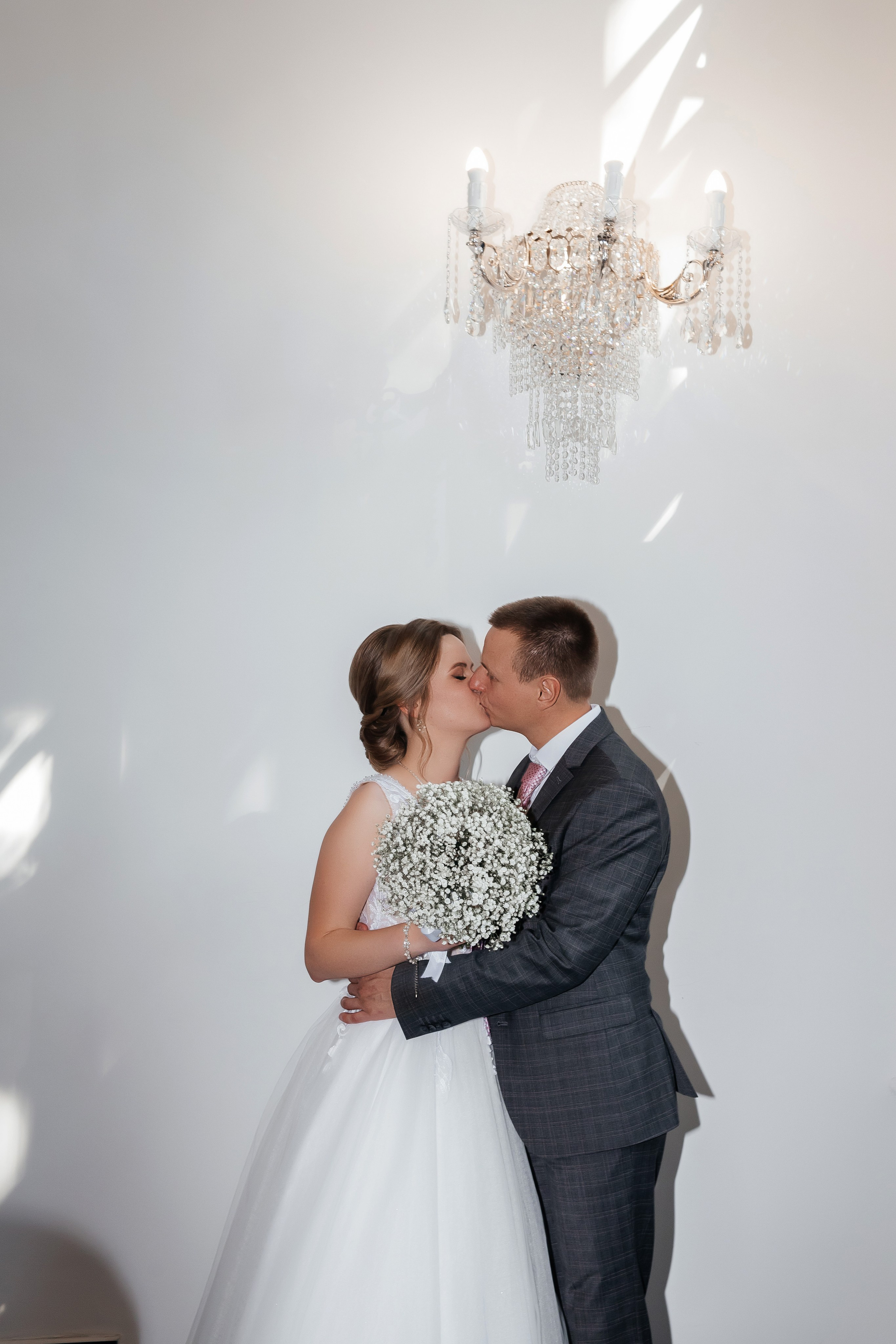 Свадебная прогулка двоих на Стрелке и в автозаводском Парке. И в фотостудии СОЛЬ в Автозаводском районе. Свадебный фотограф и фотограф Love-Store в Нижнем Новгороде Анастасия