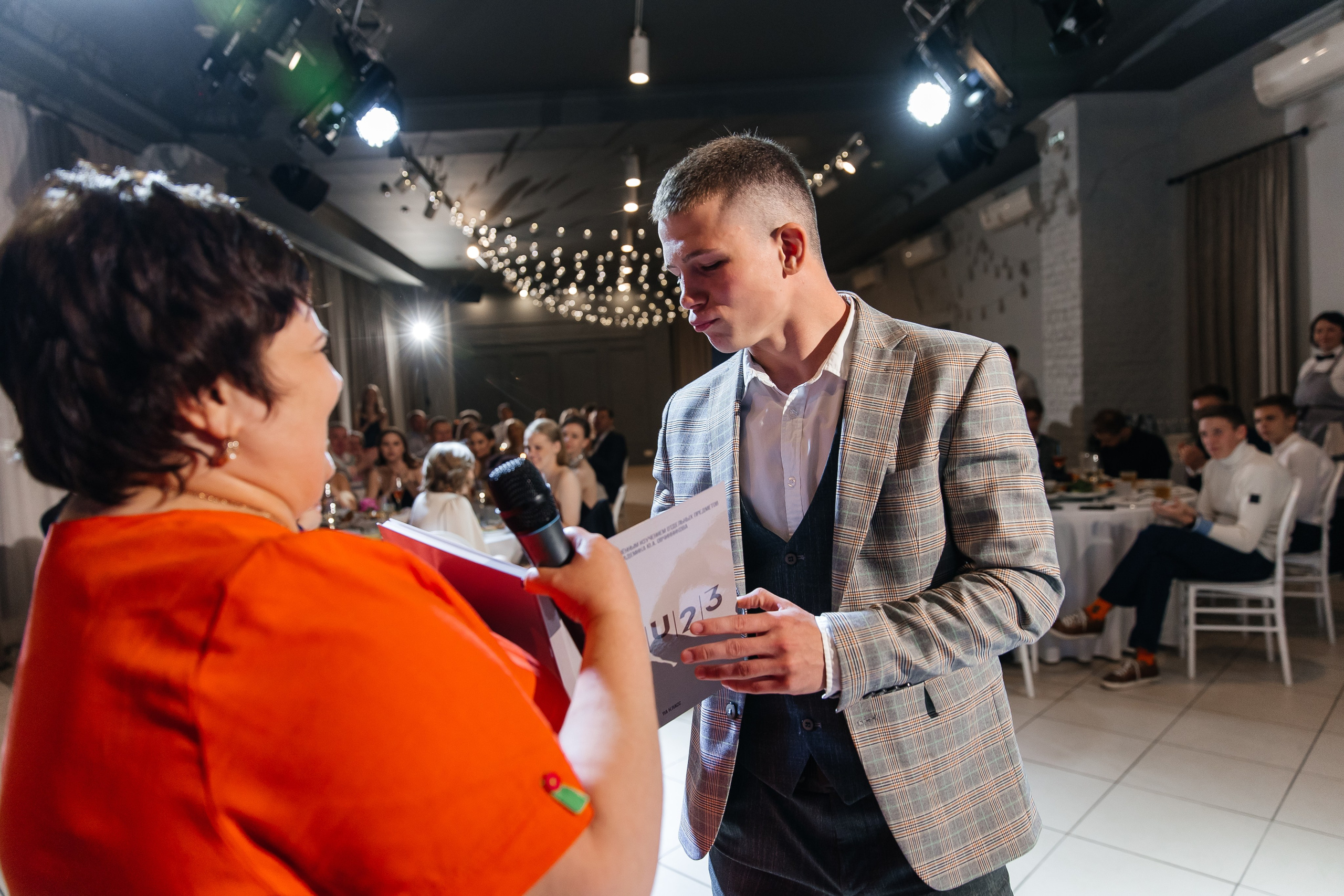 2023-06-23 Выпускной МБОУ СОШ № 10. Фотограф в Красноярске