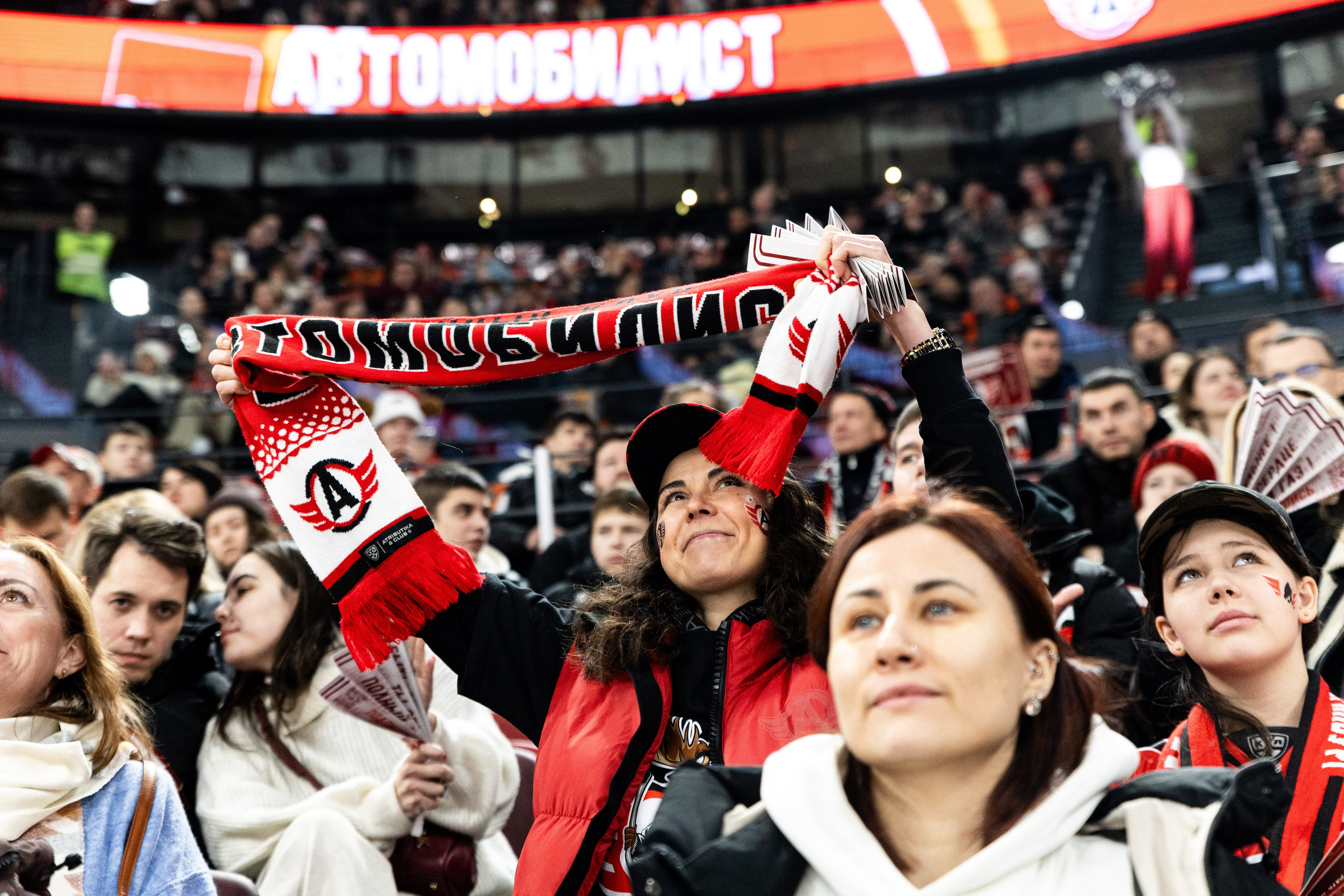 Хоккейный матч Автомобилист — Сибирь. Фотограф Родион Нарудинов