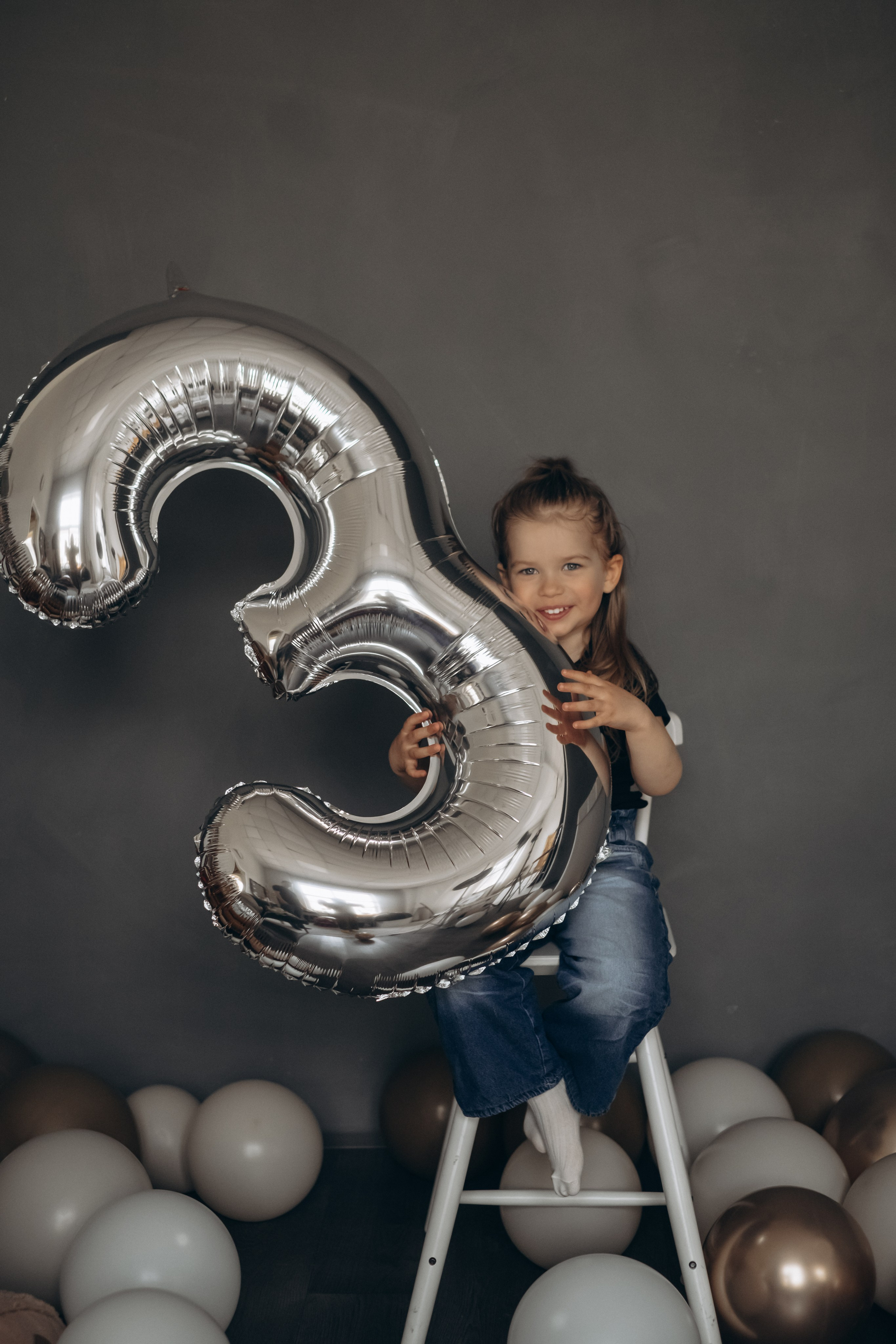 Фотосессия «День рождения» в минималистичной студии. Фотограф Новосибирск Анна Рождественская