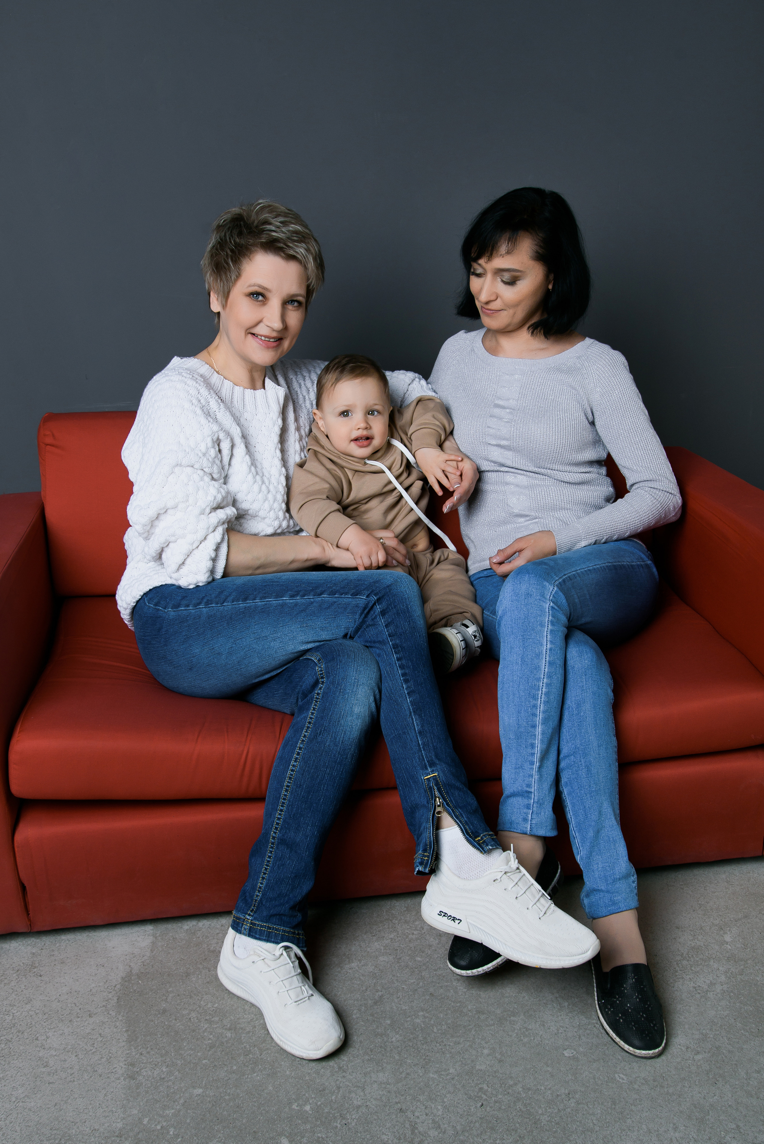 Семейная на однотонном фоне. Фотограф Иваново, Тейково Татьяна Гужва