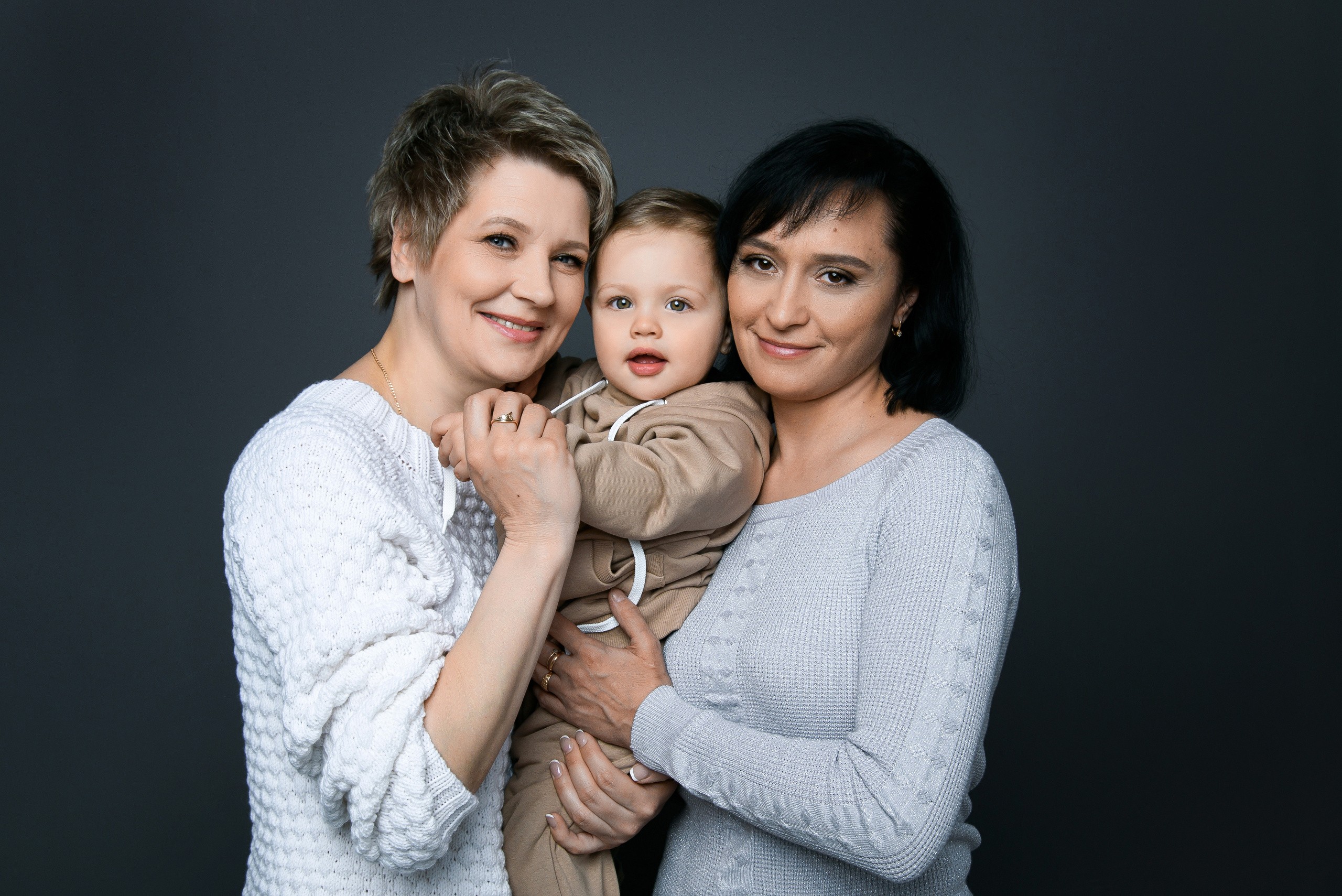 Семейная на однотонном фоне. Фотограф Иваново, Тейково Татьяна Гужва