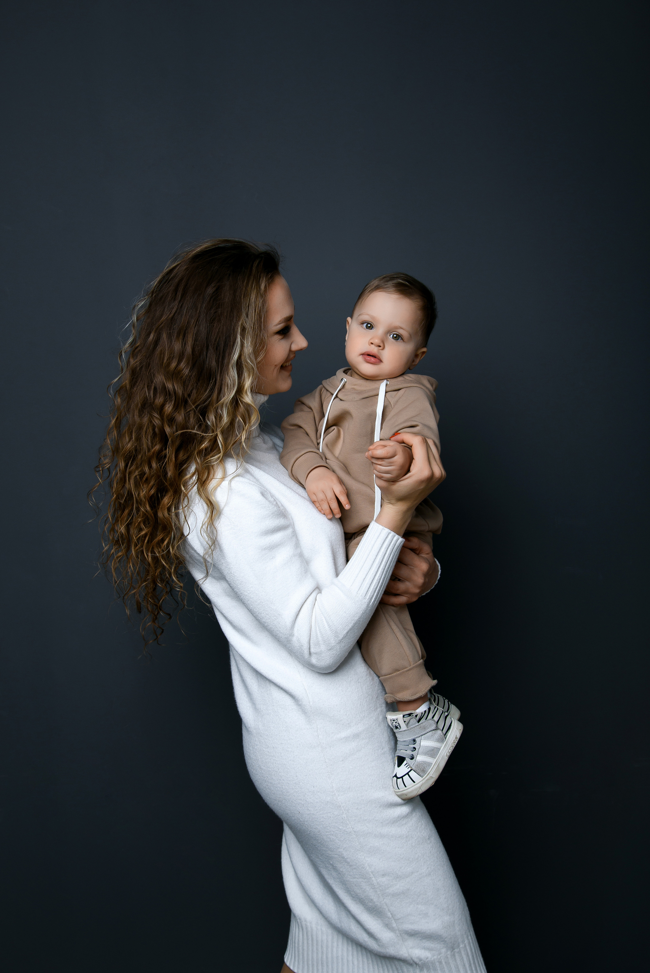 Семейная на однотонном фоне. Фотограф Иваново, Тейково Татьяна Гужва