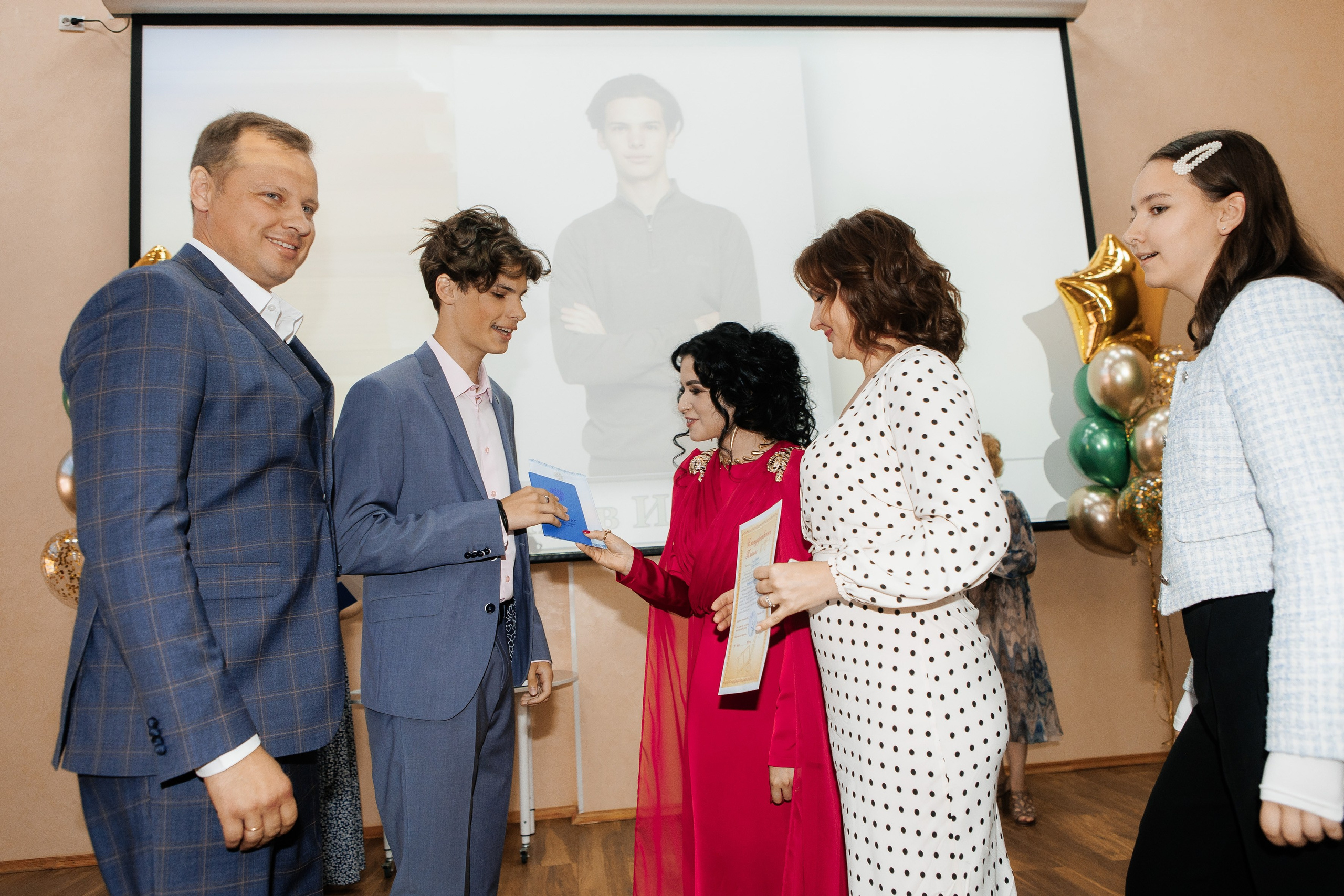 Выпускной Гимназия 12 2024 г. Свадебный и портретный Фотограф в Липецке Дмитрий Котюков