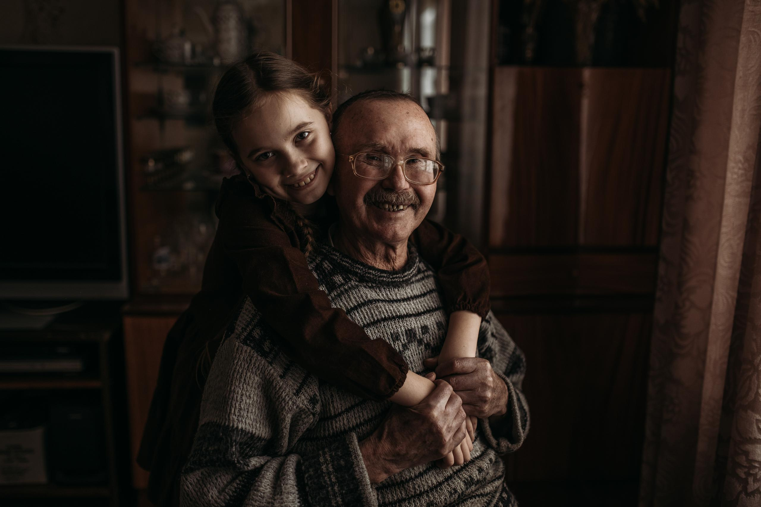 У дедушки. МАРГАРИТА КУДРЯШОВА СВАДЕБНЫЙ И СЕМЕЙНЫЙ ФОТОГРАФ ТВЕРЬ МОСКВА