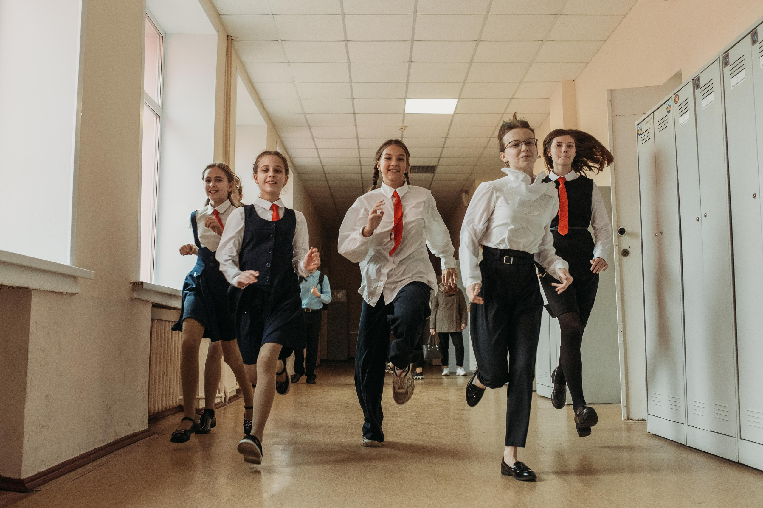 ТВЕРСКОЙ ЛИЦЕЙ 6 КЛАСС. МАРГАРИТА КУДРЯШОВА СВАДЕБНЫЙ И СЕМЕЙНЫЙ ФОТОГРАФ ТВЕРЬ МОСКВА