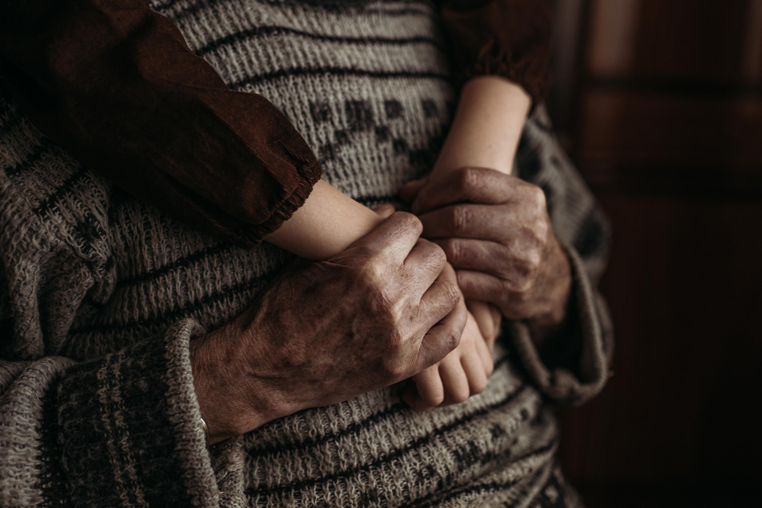 У дедушки. МАРГАРИТА КУДРЯШОВА СВАДЕБНЫЙ И СЕМЕЙНЫЙ ФОТОГРАФ ТВЕРЬ МОСКВА