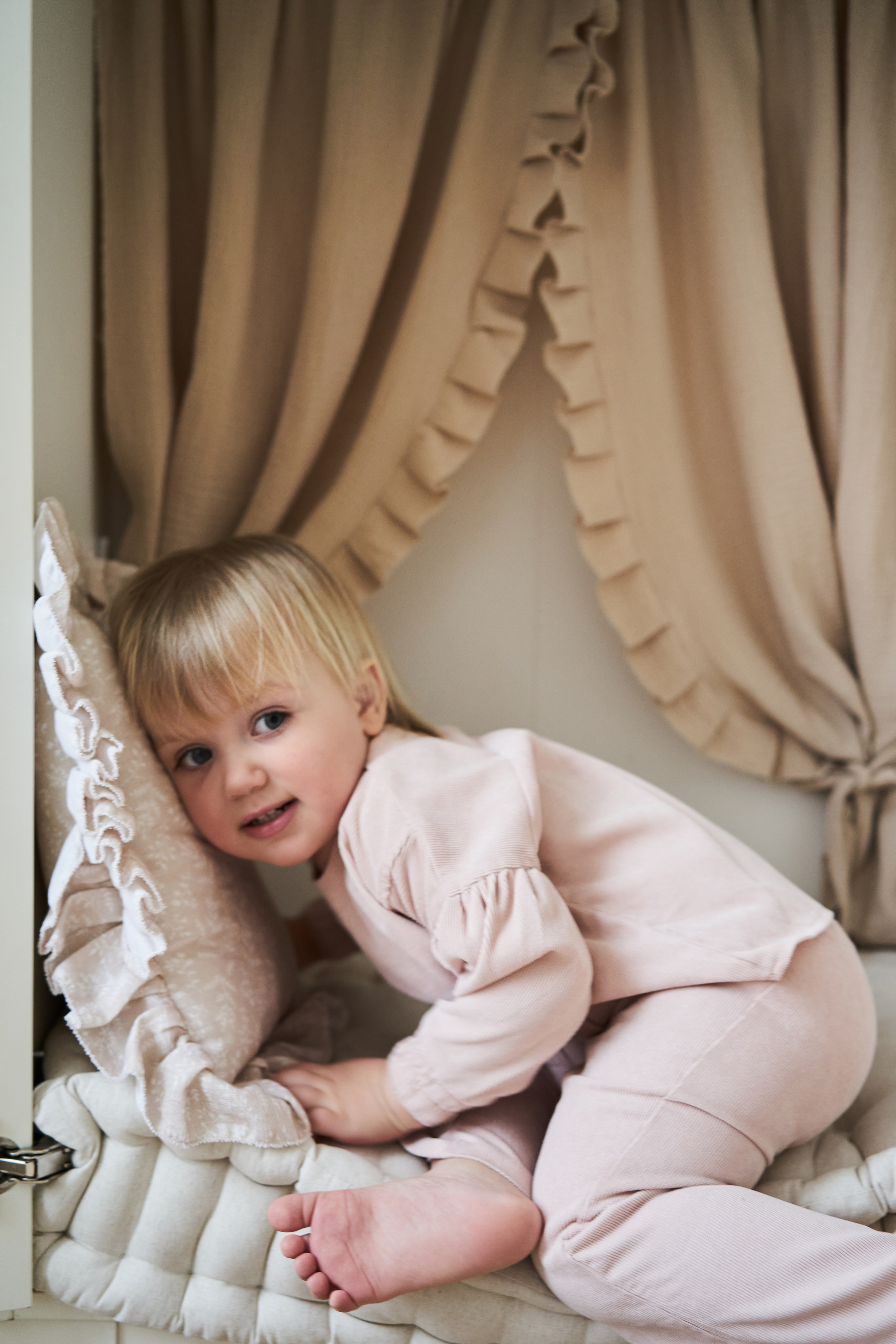 Семейная фотосессия в студии. Фотограф Екатеринбург Кокшарова Александра