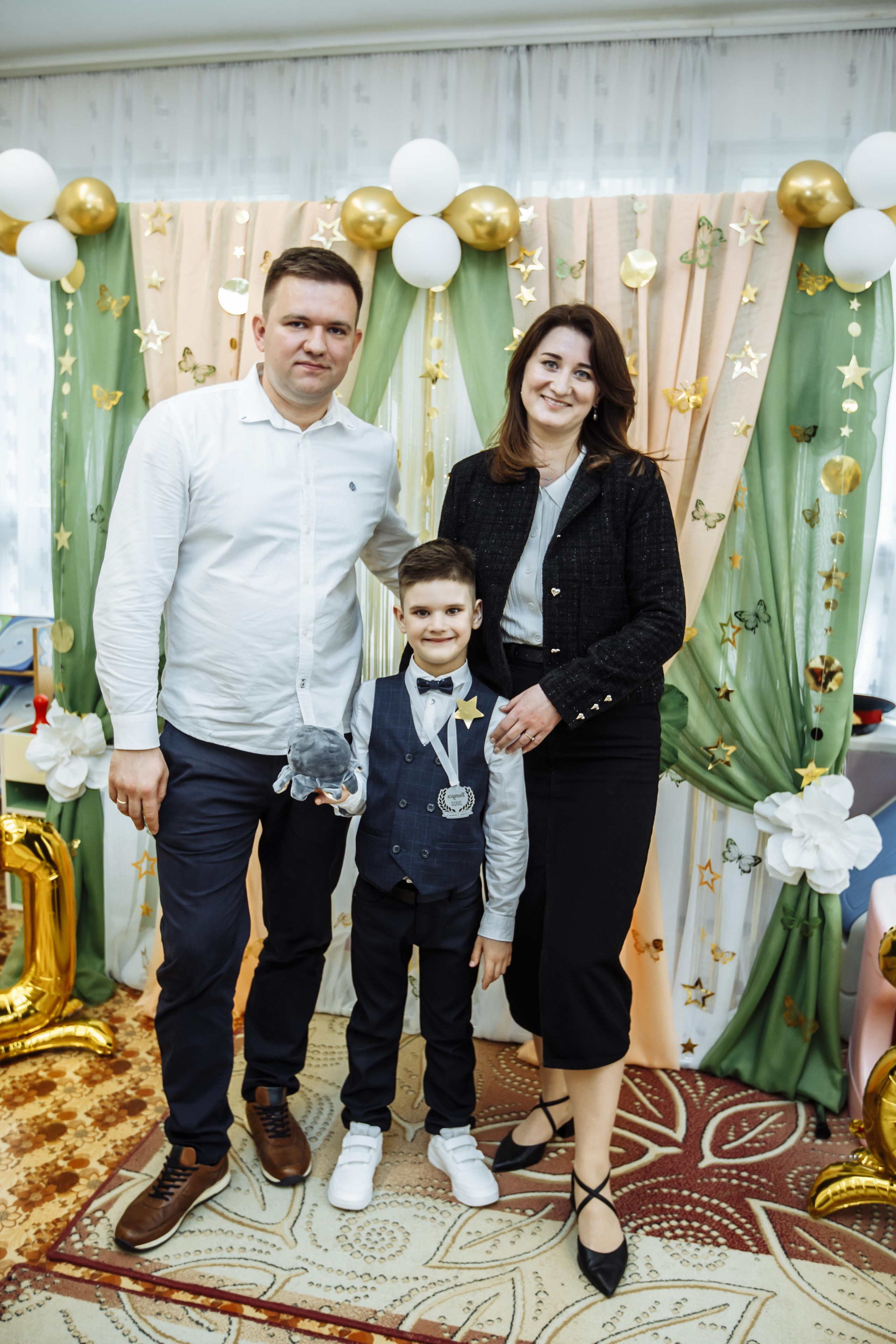 Фотограф на выпускной в детский сад с опытом и видеооператором который снимет фильм выпускной с интервью