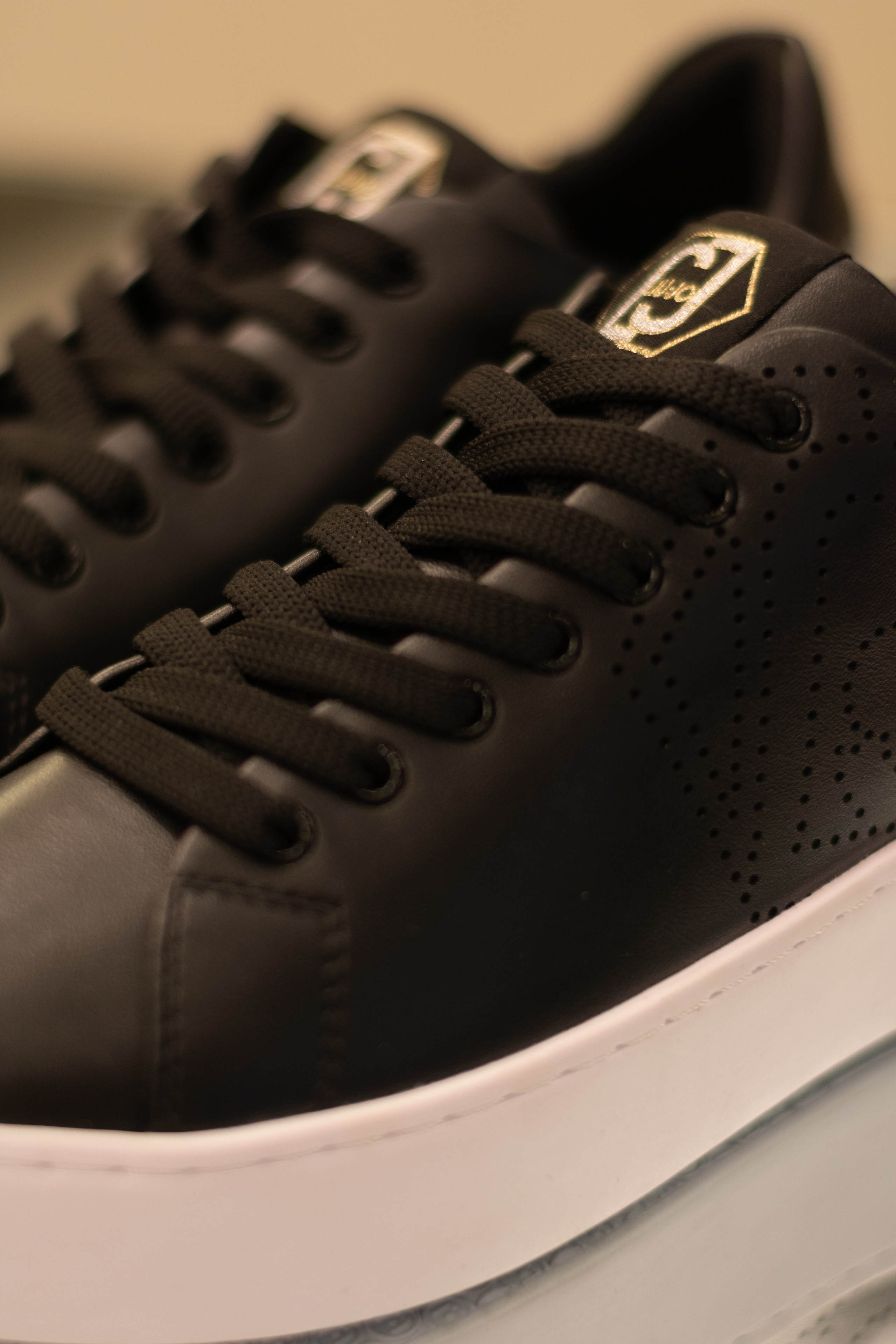 Для организаций. Предметная фотосессия для обувного магазина Capsula. Фотограф/видеограф Богдан Голованов