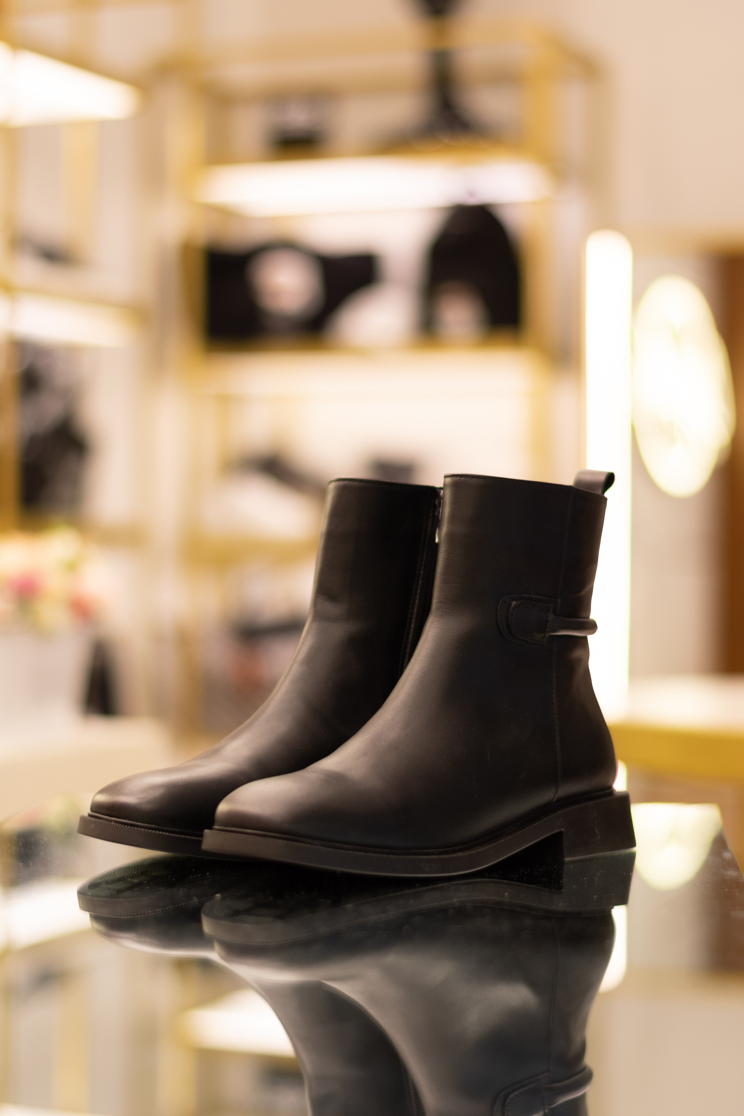 Для организаций. Предметная фотосессия для обувного магазина Capsula. Фотограф/видеограф Богдан Голованов