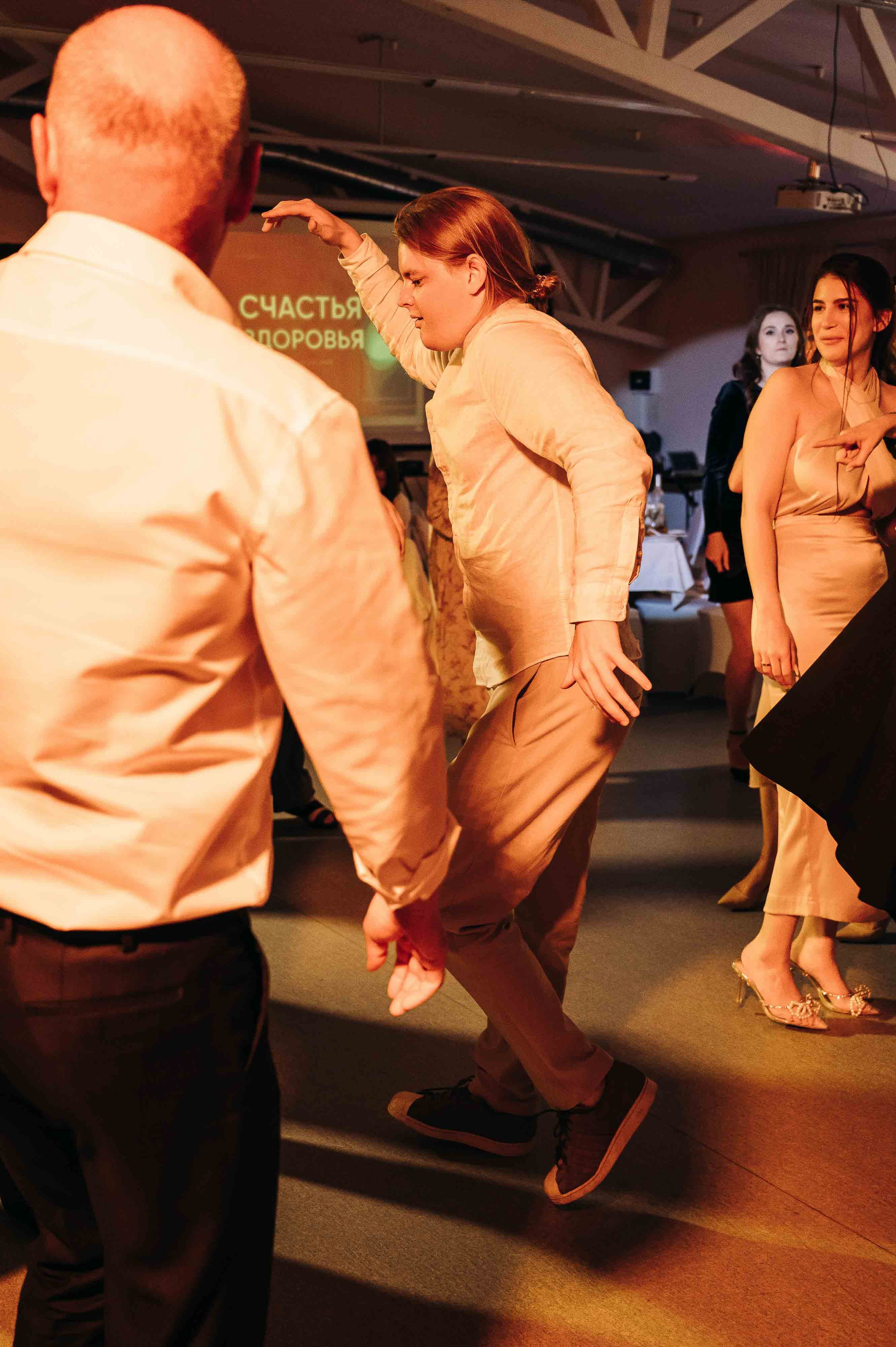 Совместные сборы в отеле. Свадебный и семейный фотограф в Котласе Никита Попов