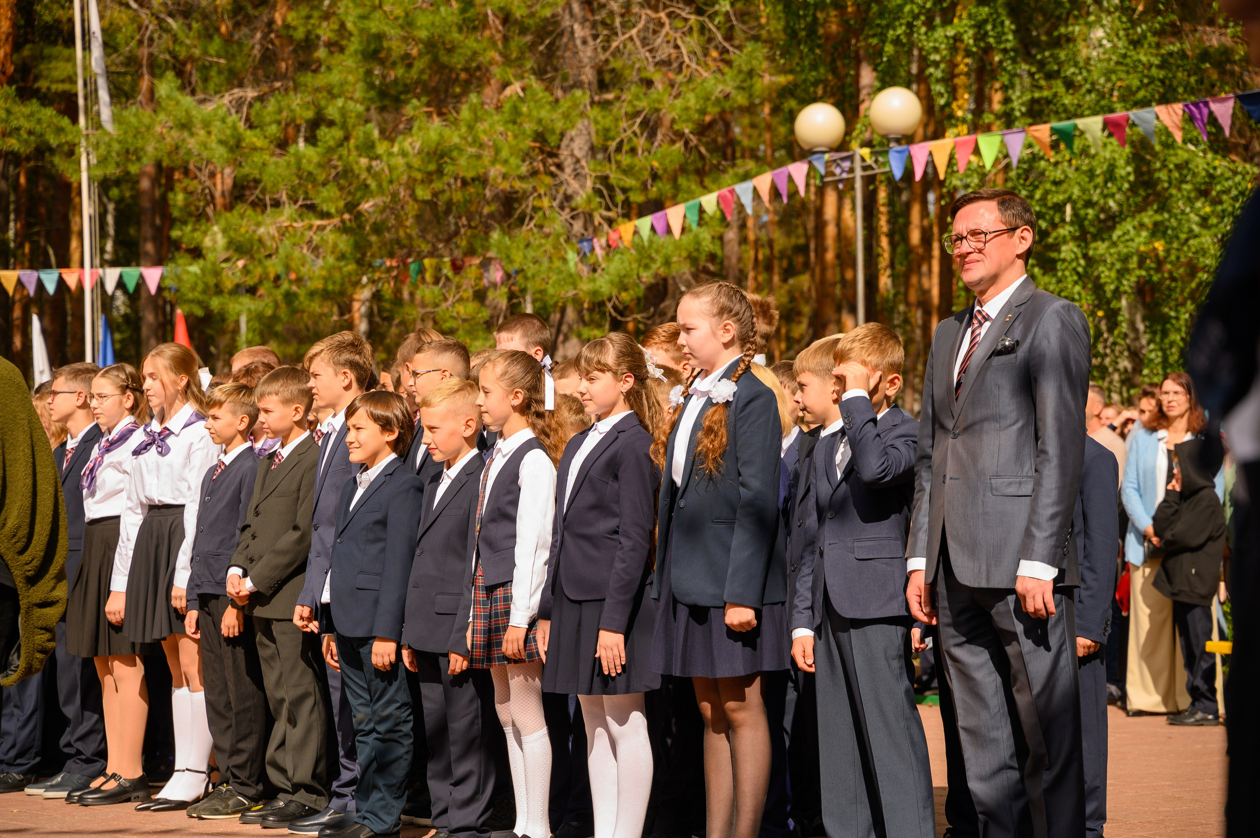 1 сентября линейка ФМШ. Фотограф новорожденных, семейный детский в Тюмени Татьяна Морозова