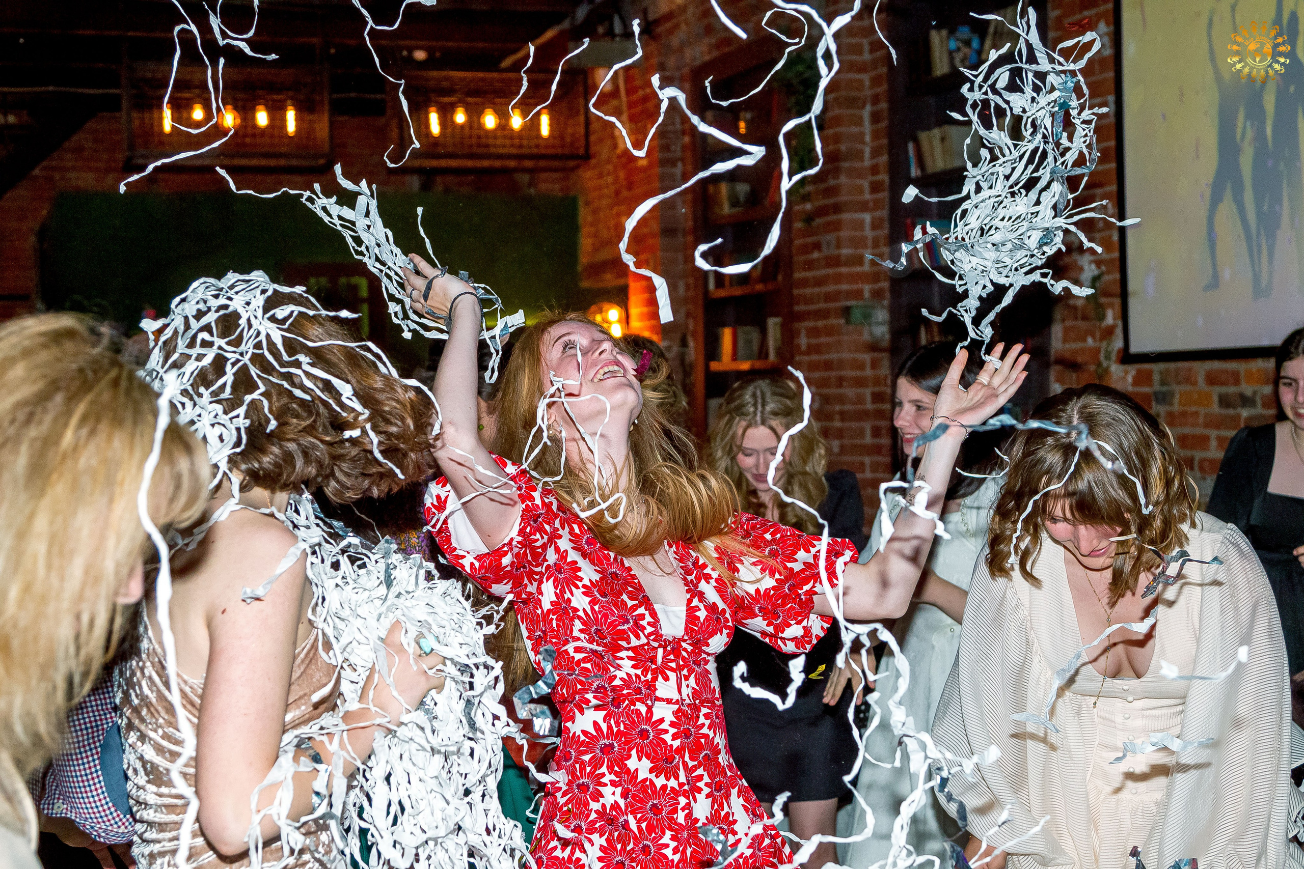 Выпускной 2023 (Школа 548; 9 Ж класс) AG Loft «Библиотека», Москва. Репортажная съемка в Москве и области. Анималистика