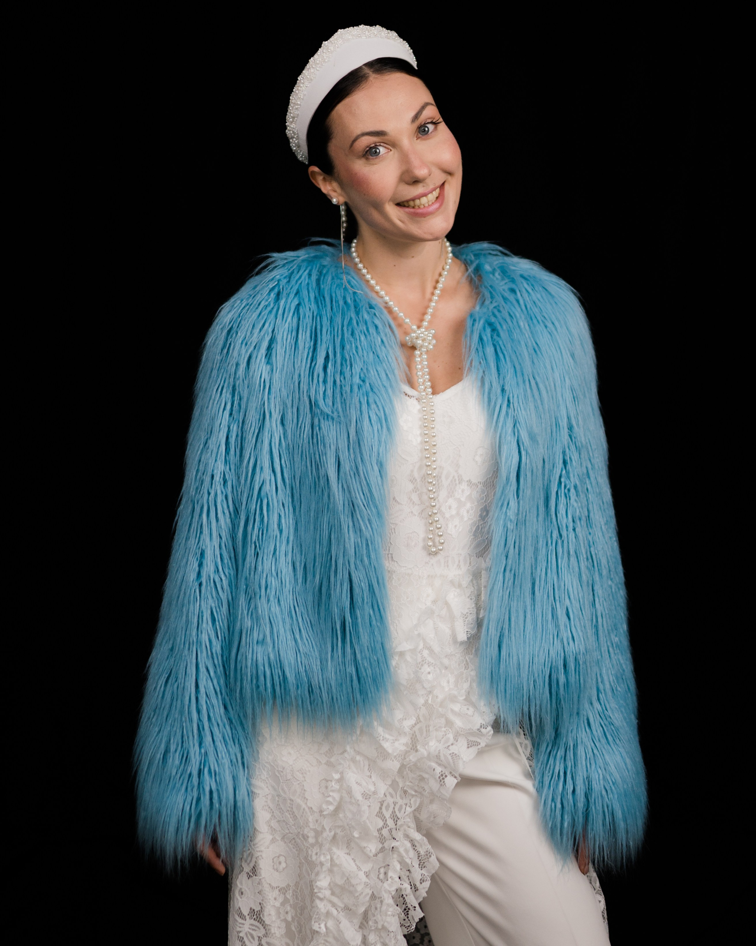 Образ для ведущей мероприятий «Современная снегурочка». Стилист медийных личностей